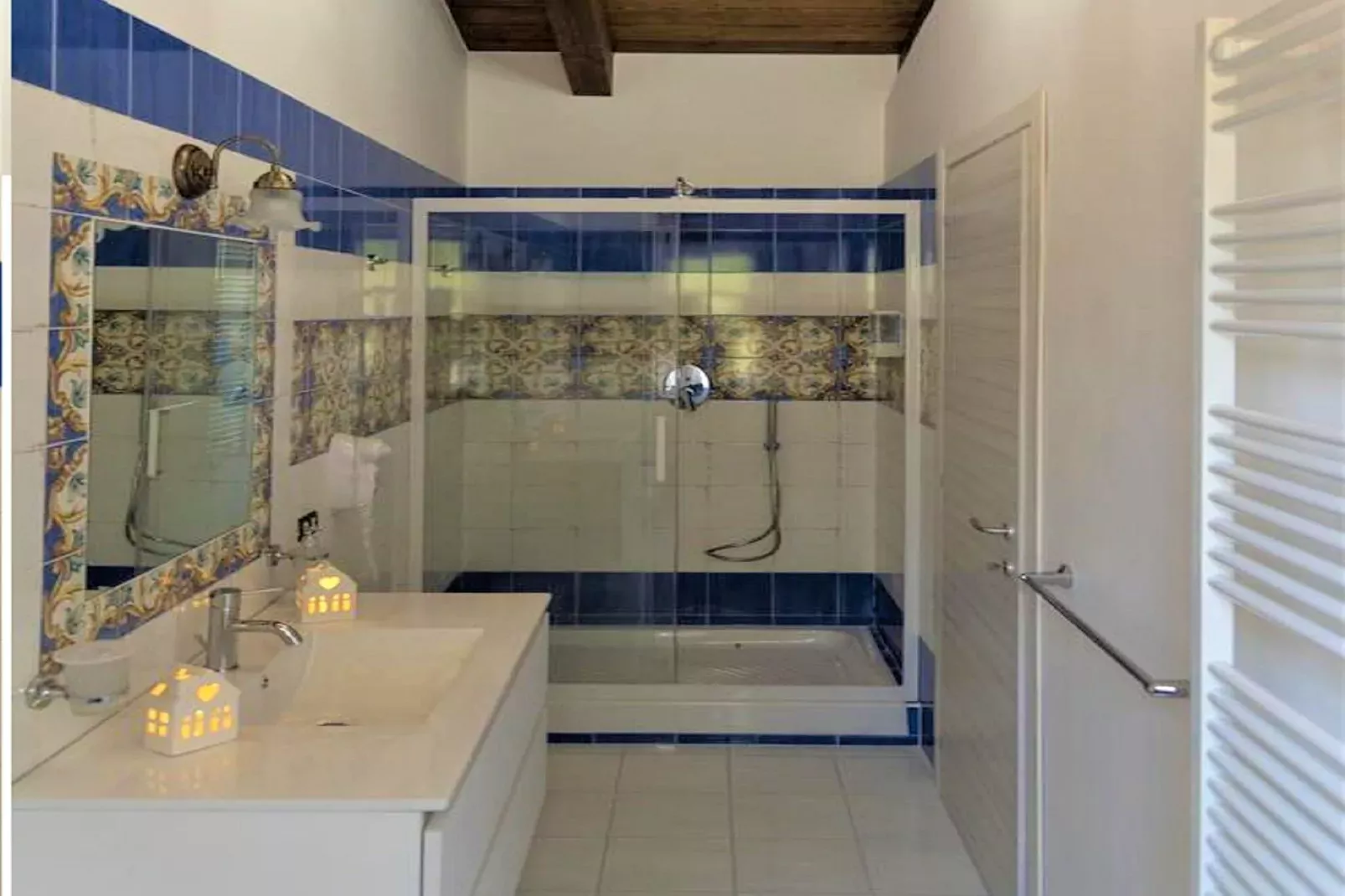 Botti House-Bathroom