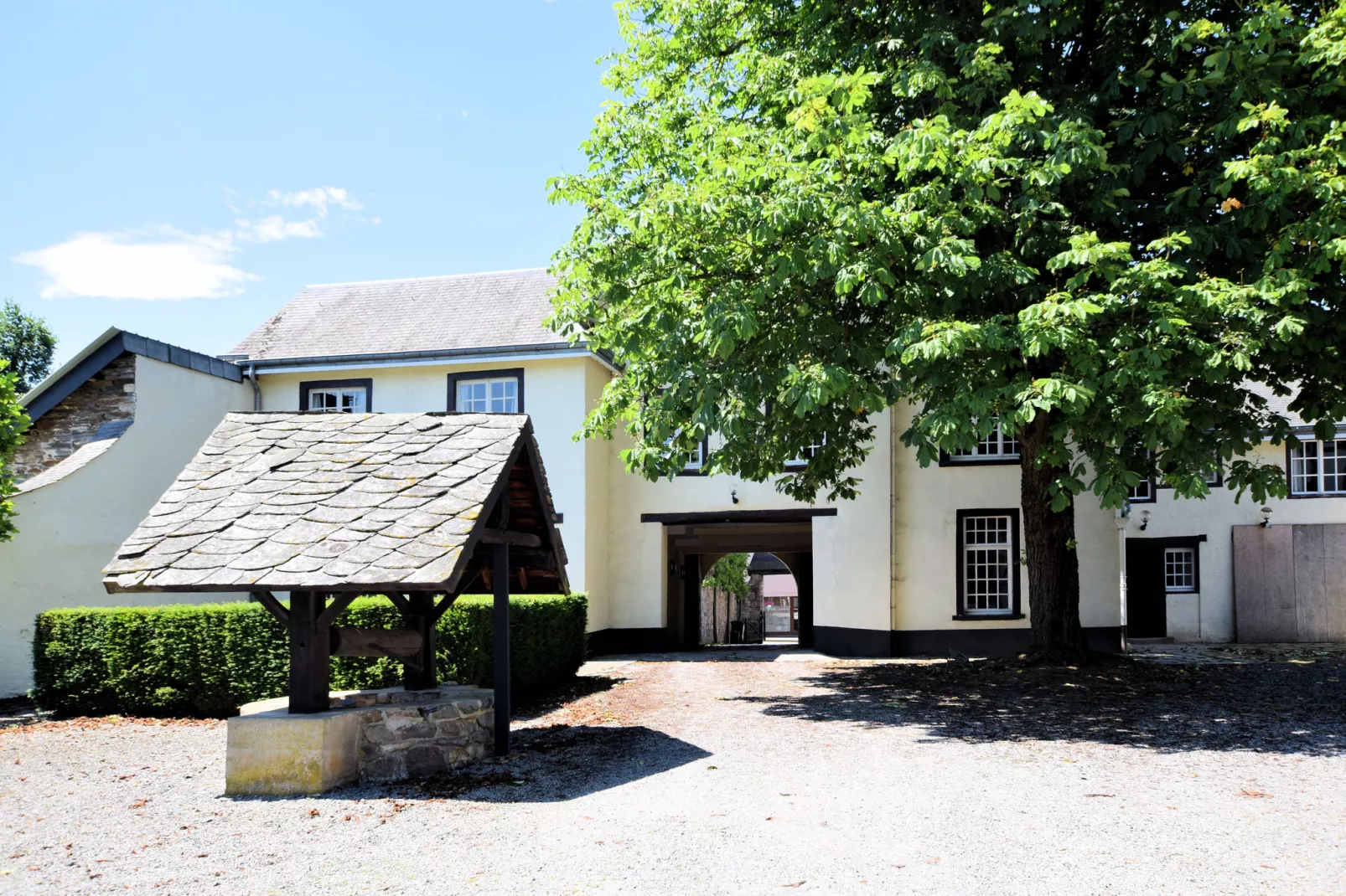 Domaine des Officiers-Außenbereich Sommer