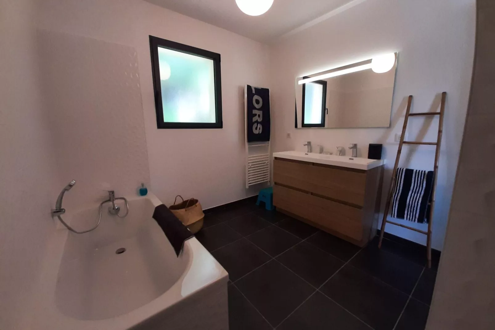 Villa Sainte Valière Bob et Bobette-Badezimmer
