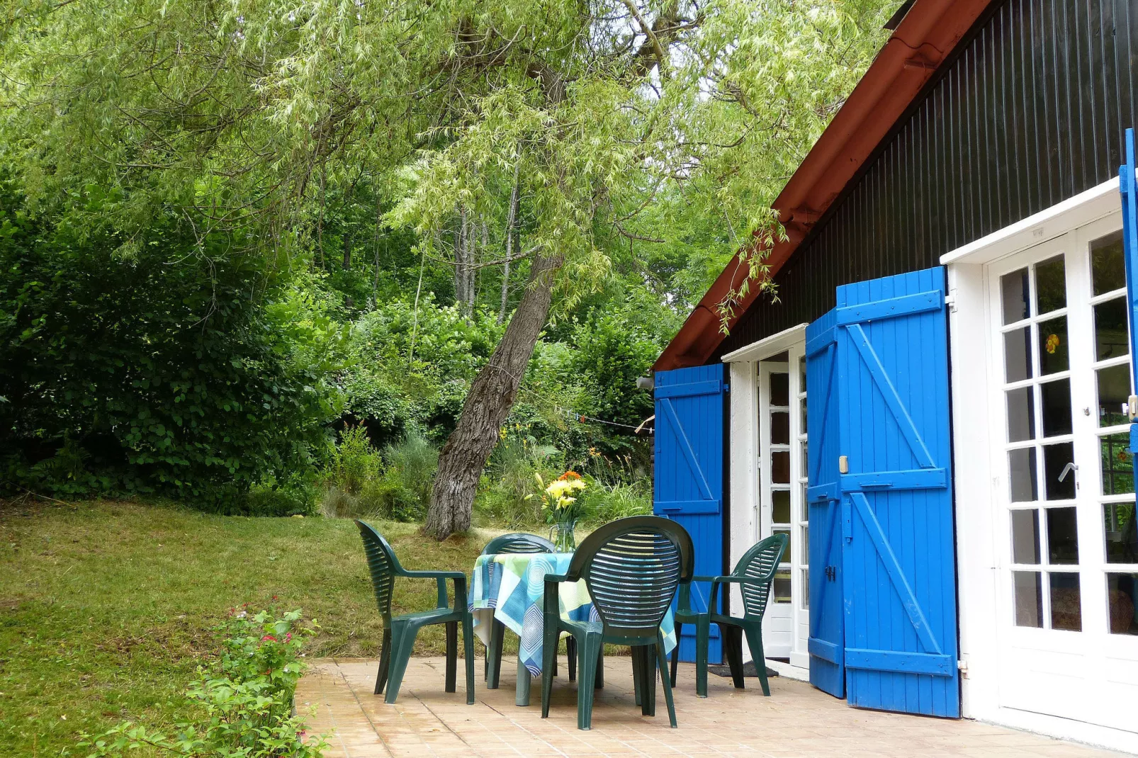 A little house in the mountains-Exterior summer