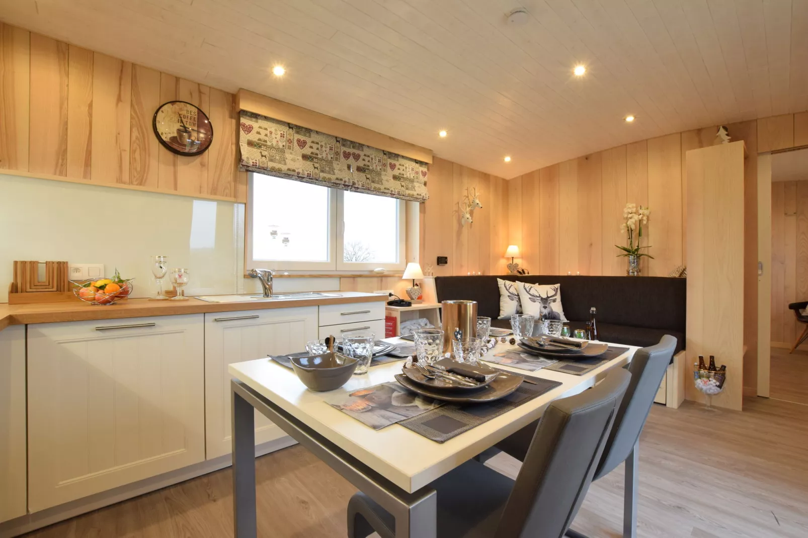 La roulotte des Ardennes-Dining room