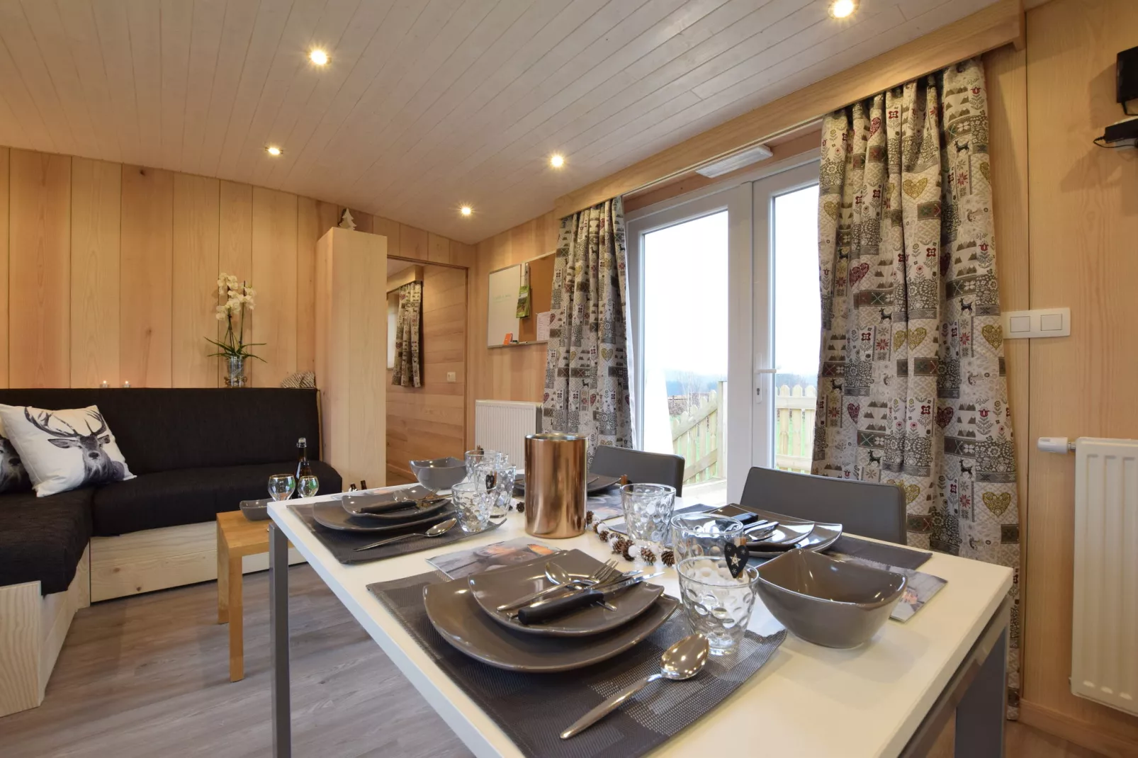 La roulotte des Ardennes-Dining room