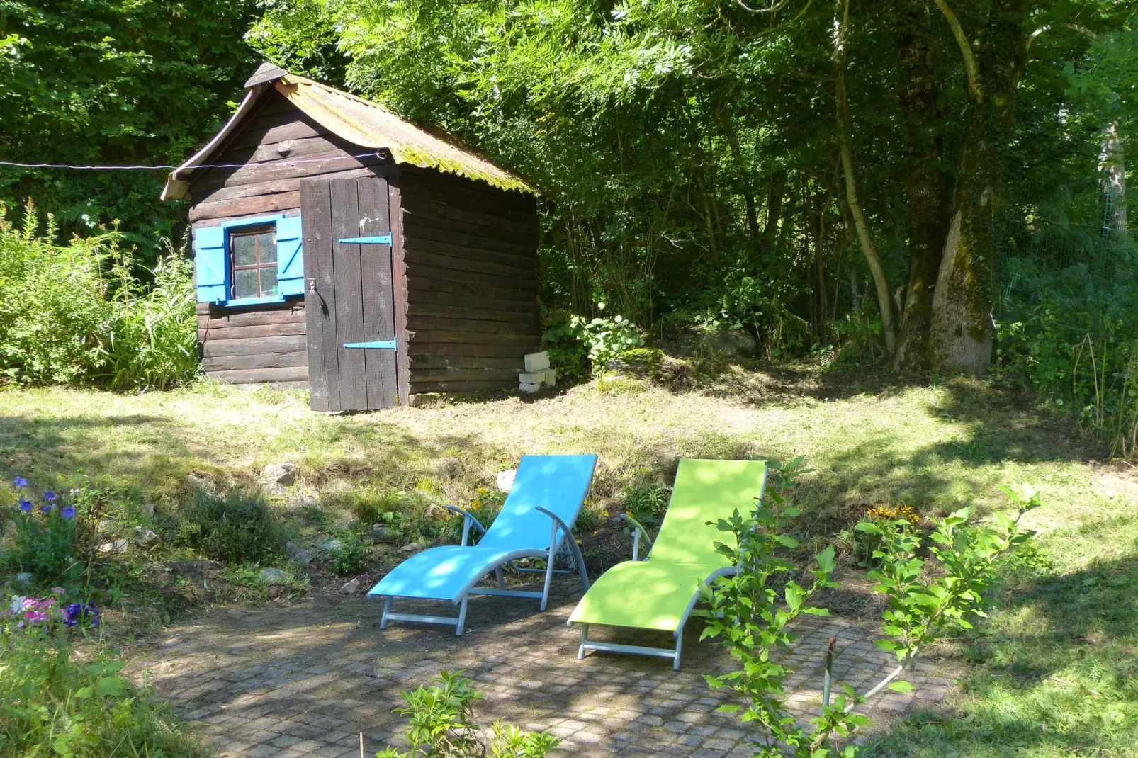 A little house in the mountains-Gardens summer