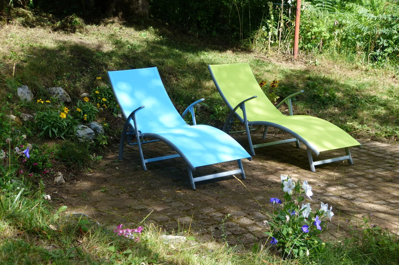 A little house in the mountains-Gardens summer