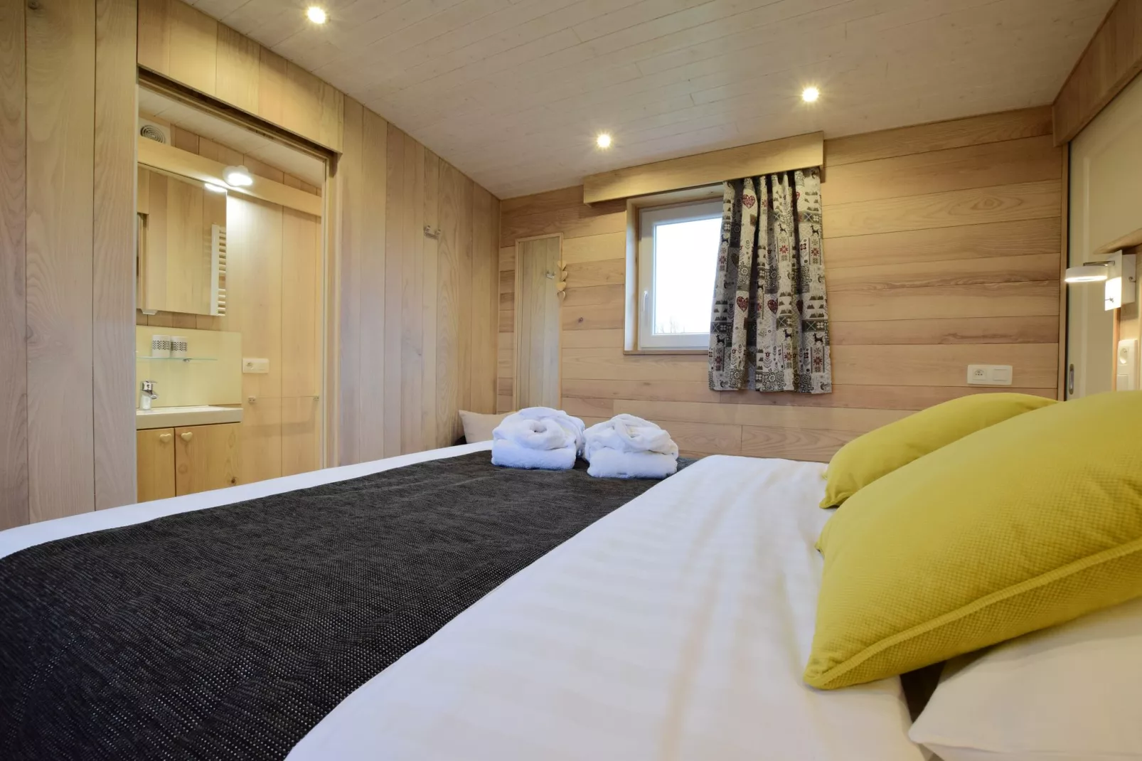 La roulotte des Ardennes-Bedroom