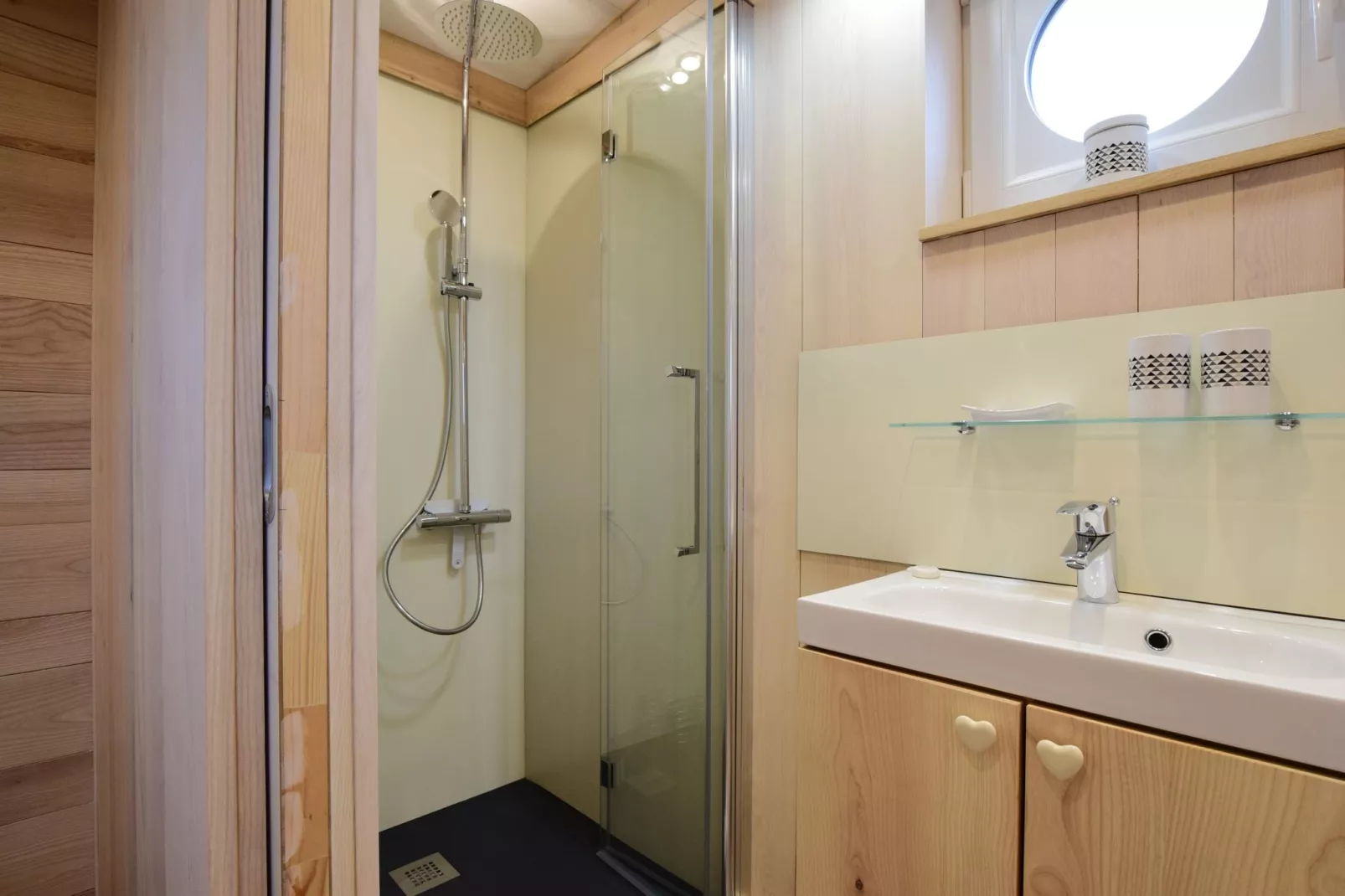 La roulotte des Ardennes-Bathroom