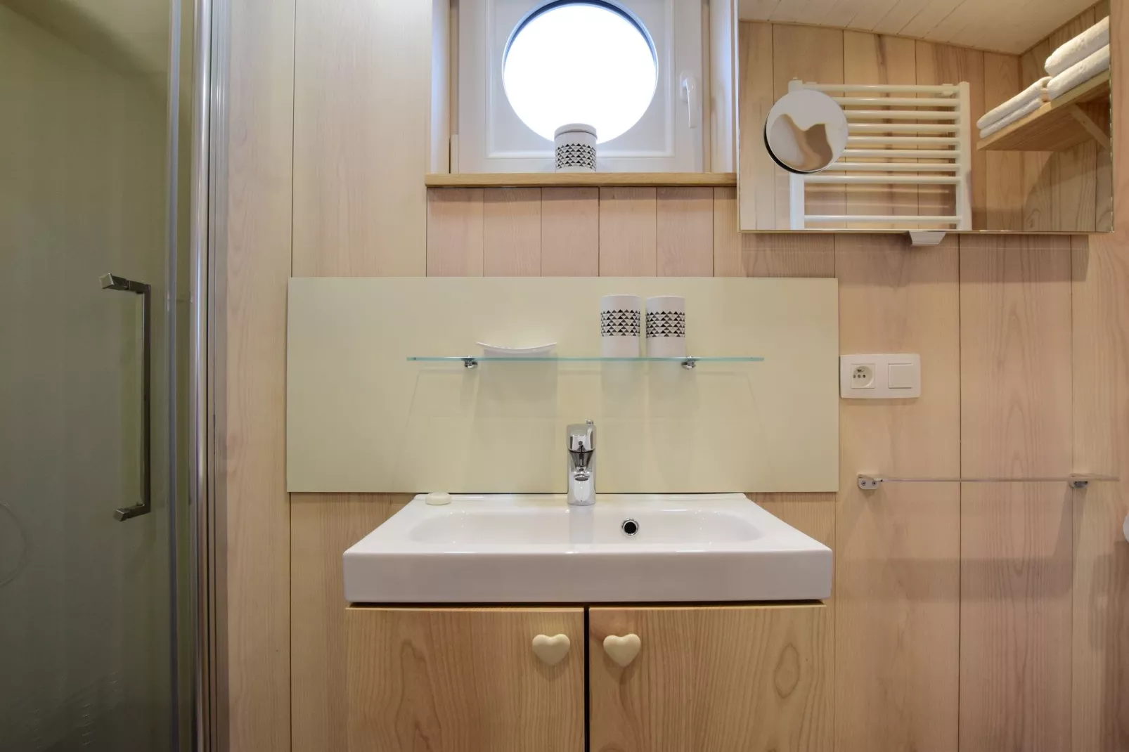 La roulotte des Ardennes-Bathroom