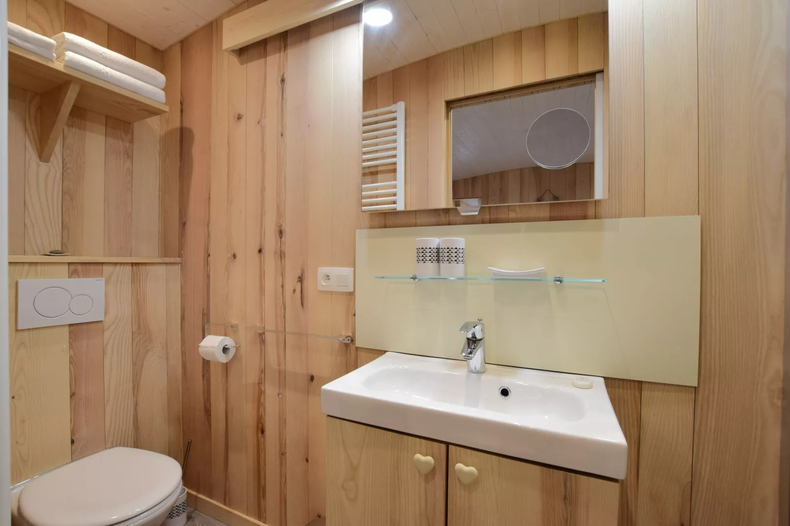 La roulotte des Ardennes-Bathroom