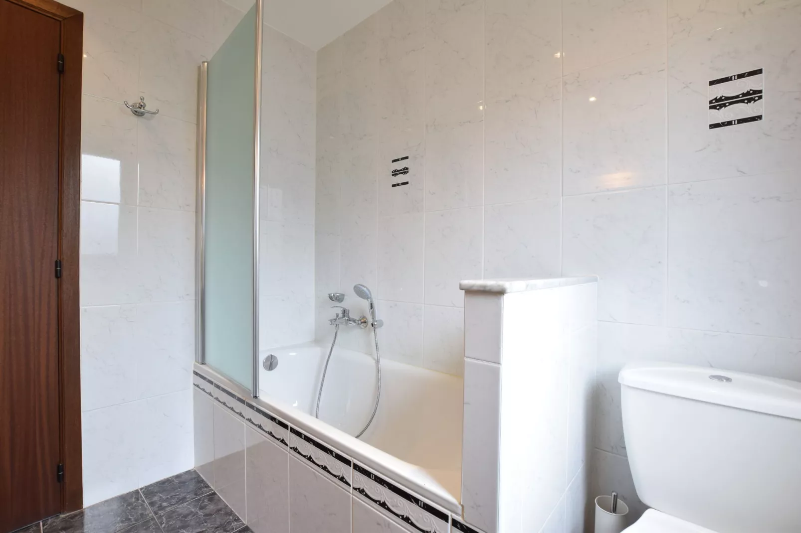 Au Bonalfa 2-Bathroom