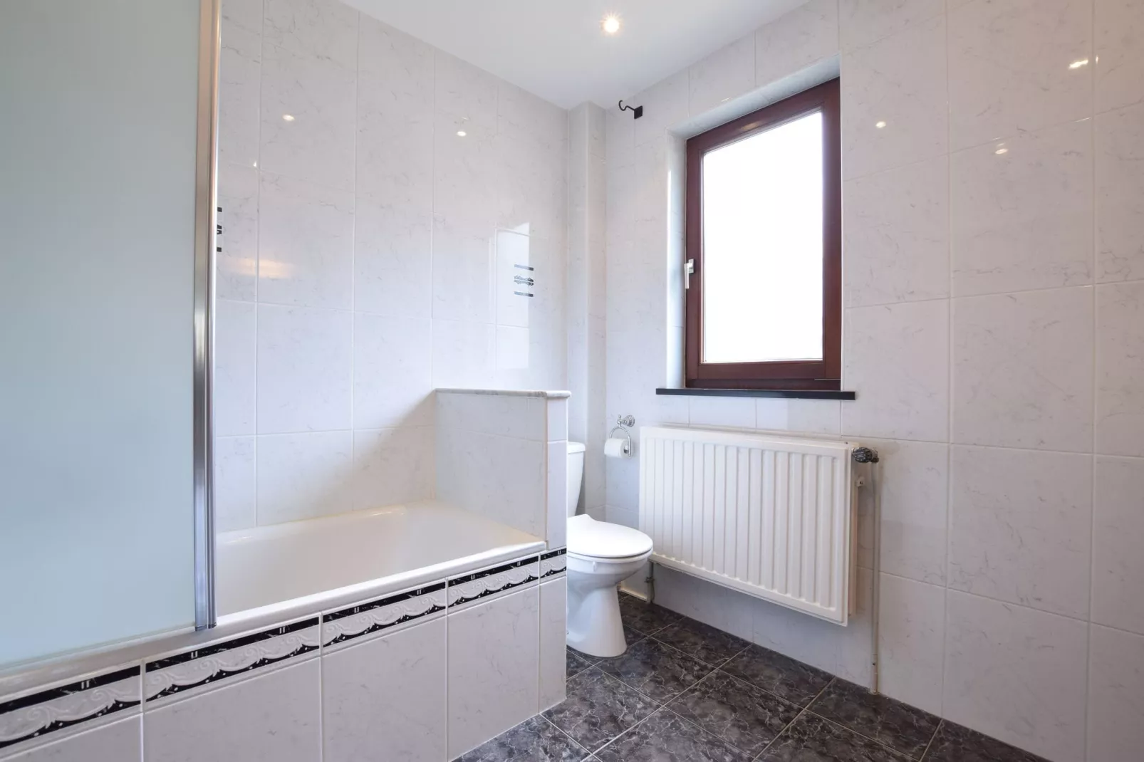 Au Bonalfa 2-Bathroom
