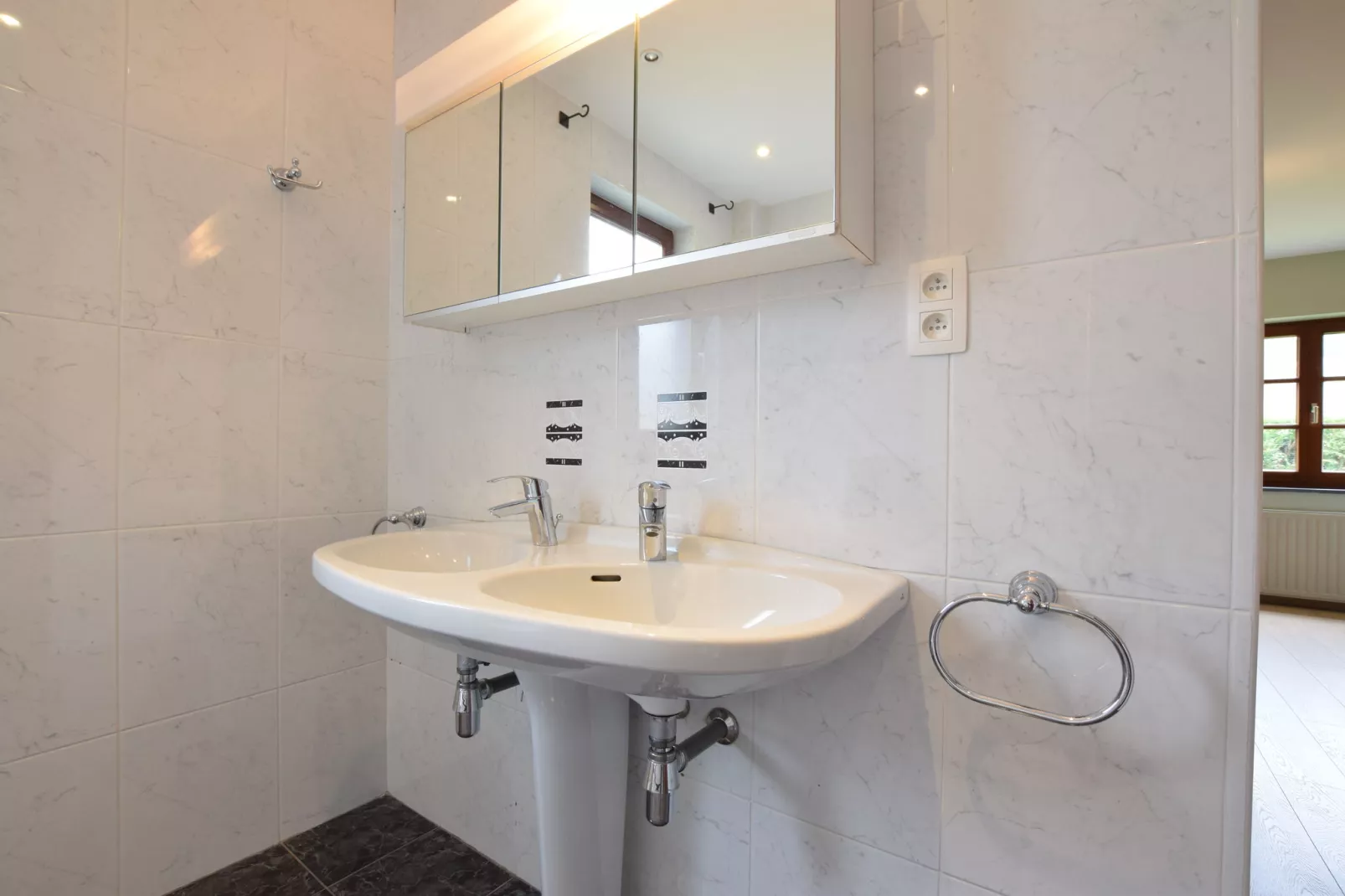 Au Bonalfa 2-Bathroom
