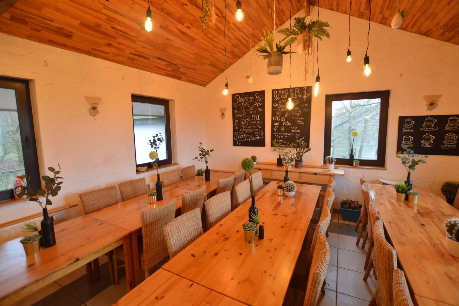 Commanster-Dining room