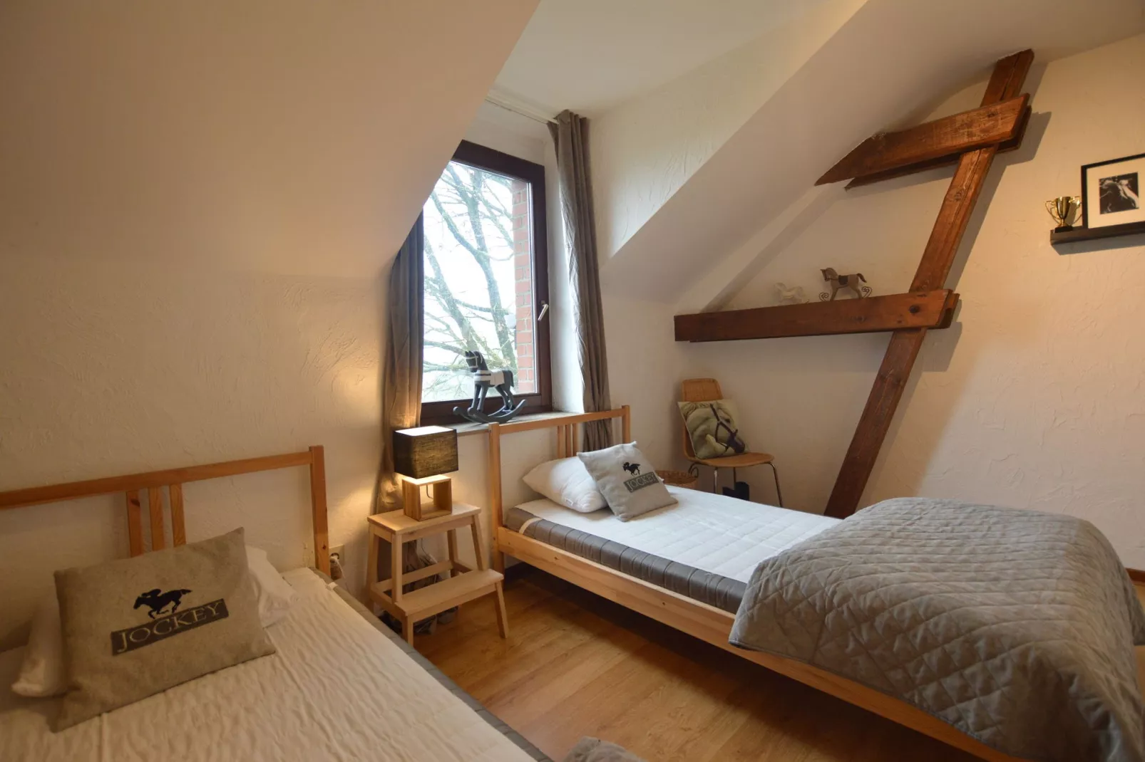 Commanster-Bedroom