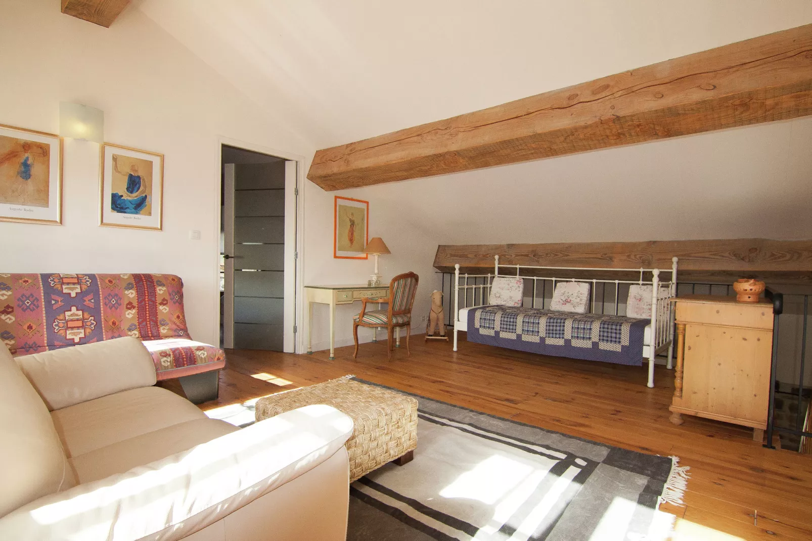 Le Cabriolet-Bedroom