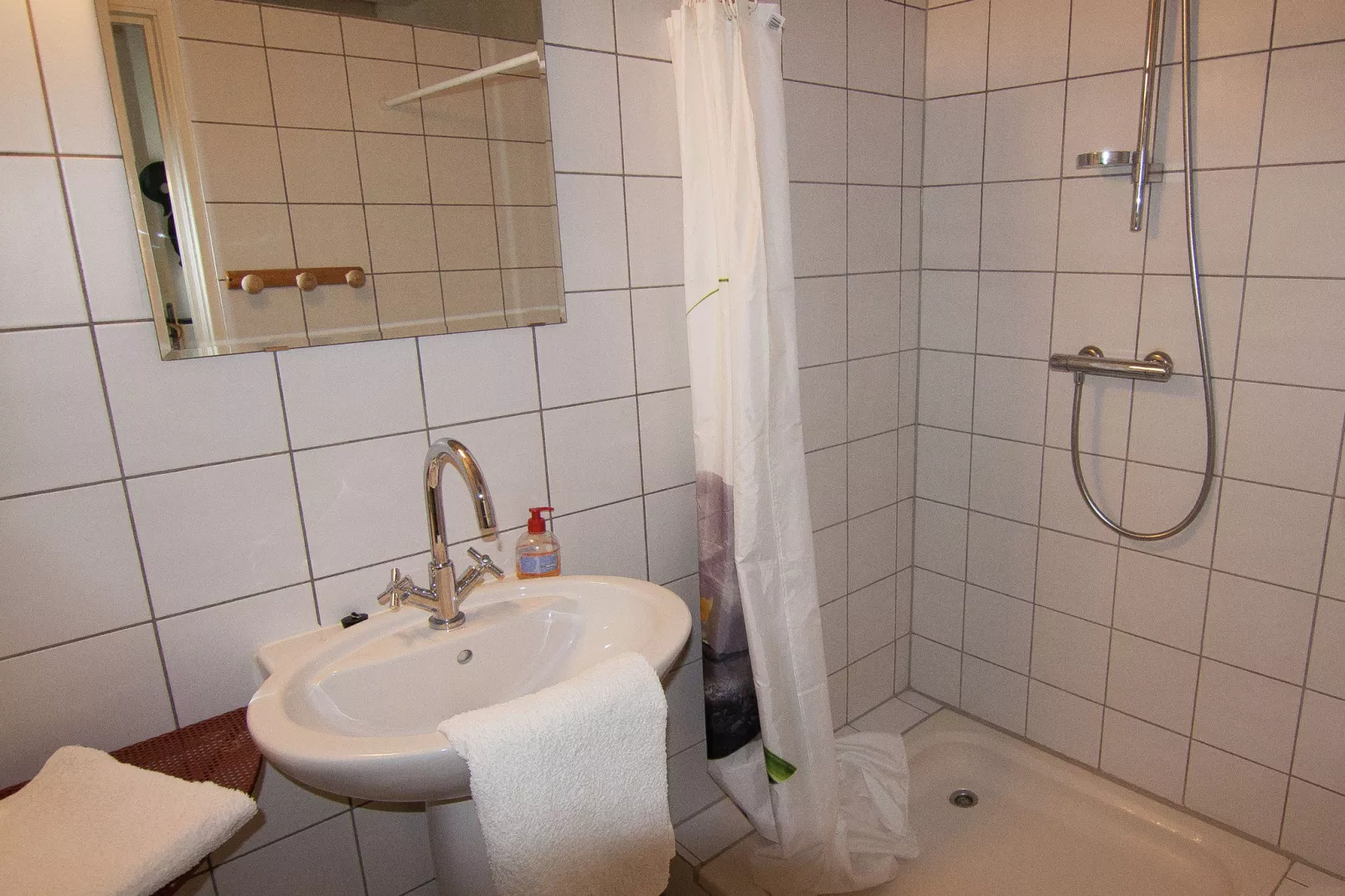 Le Cabriolet-Bathroom