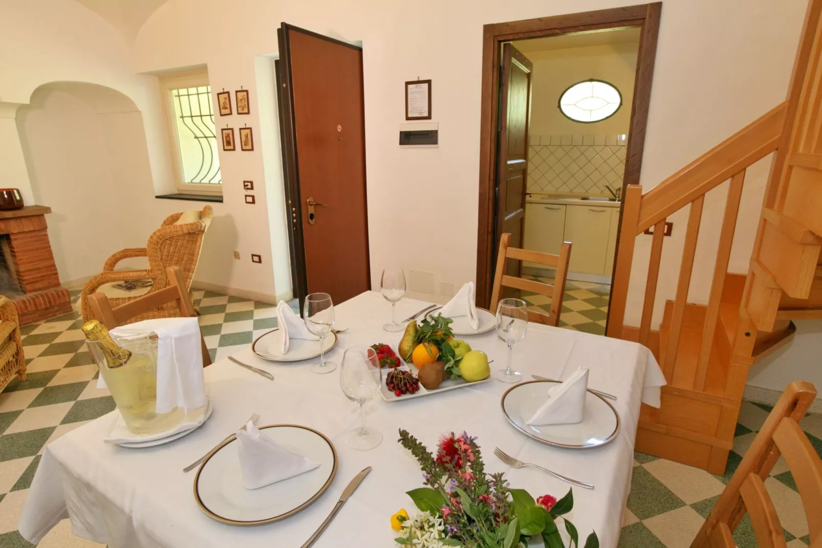 Mandarino-Dining room