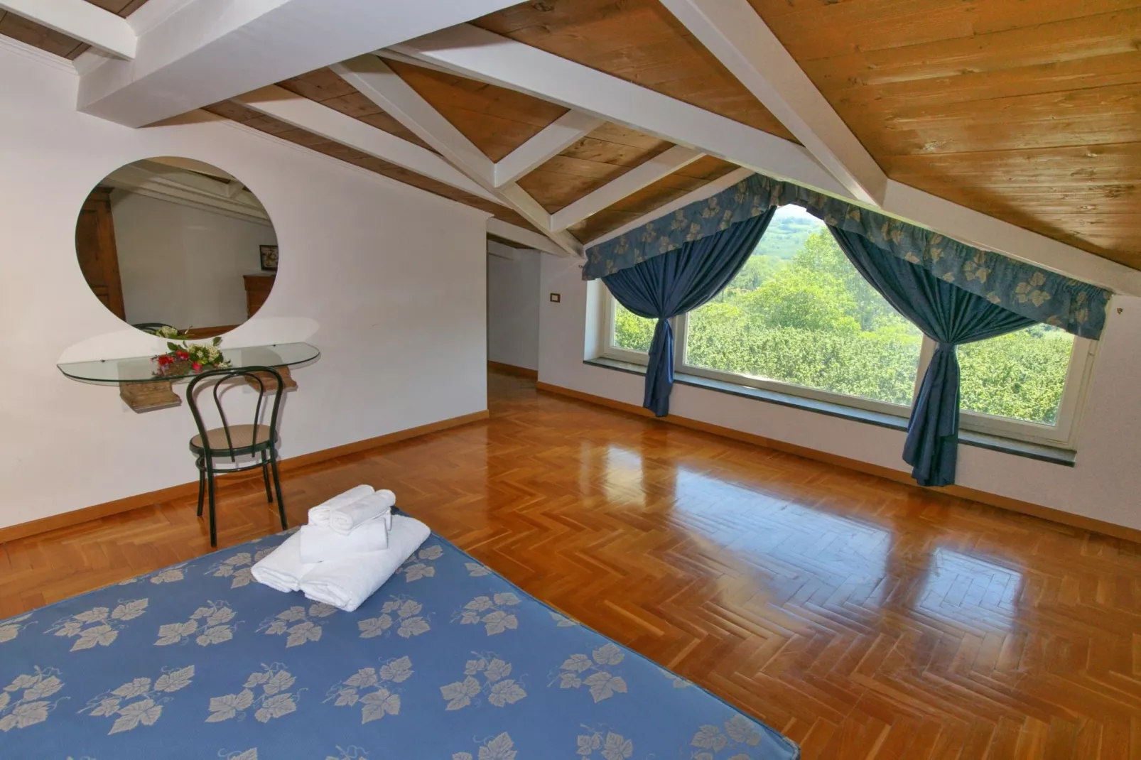 Mandarino-Bedroom