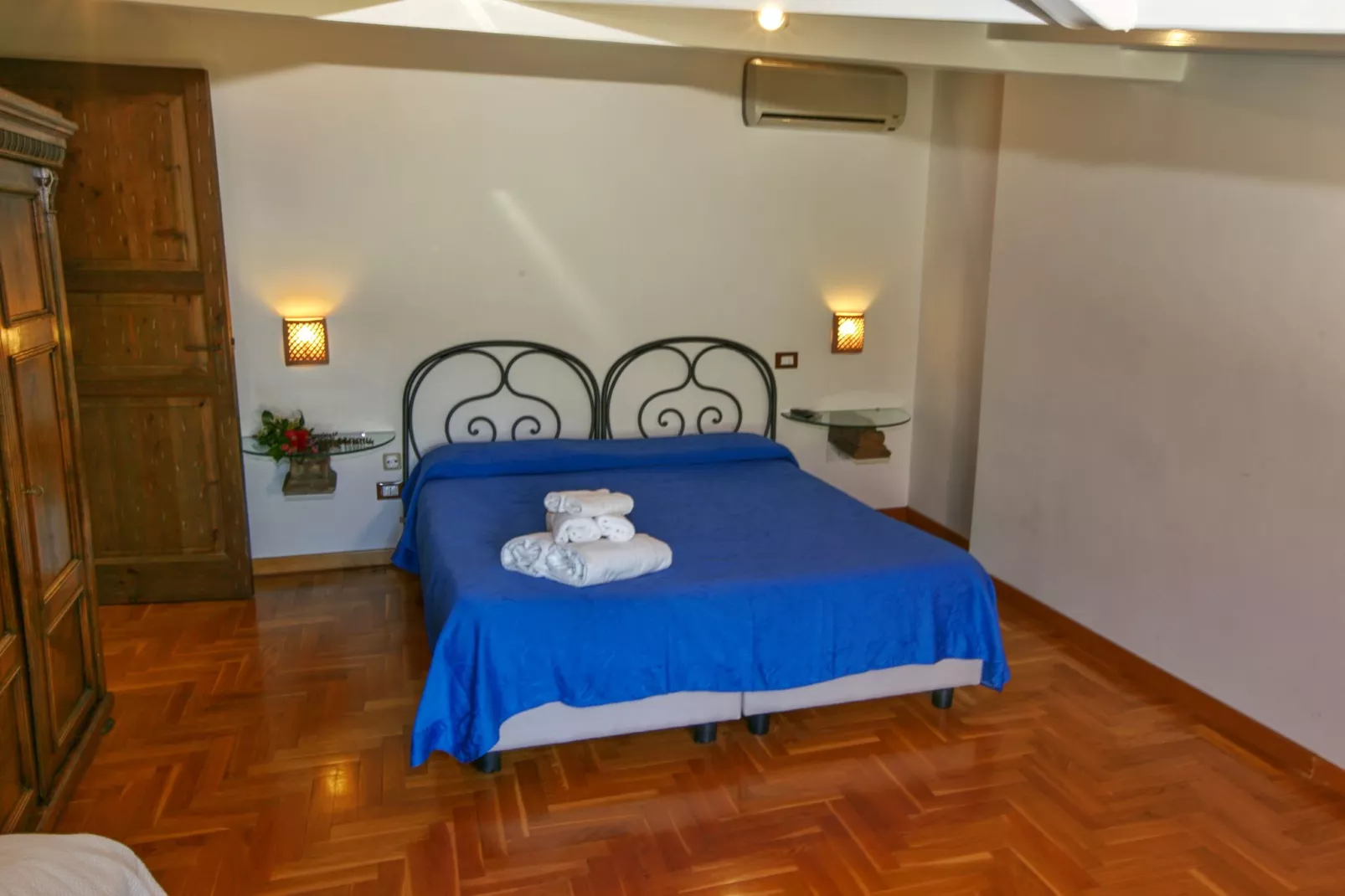 Mandarino-Bedroom