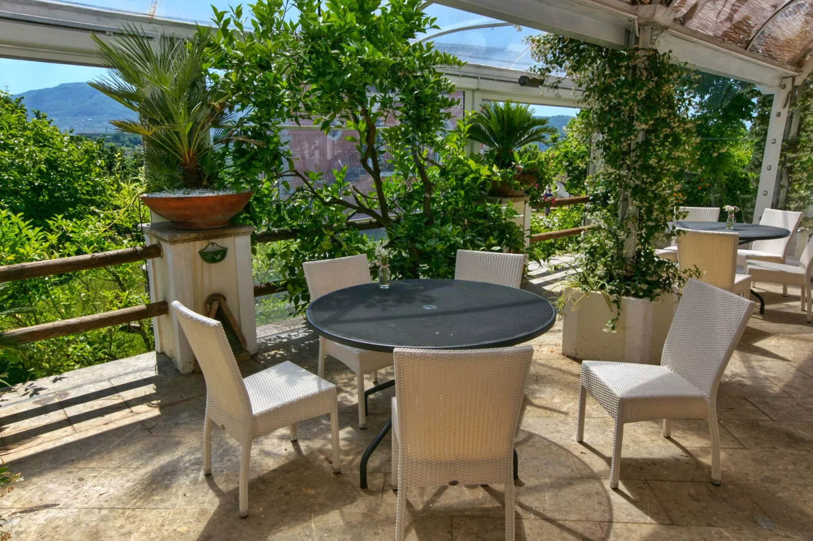 Mandarino-Facilities