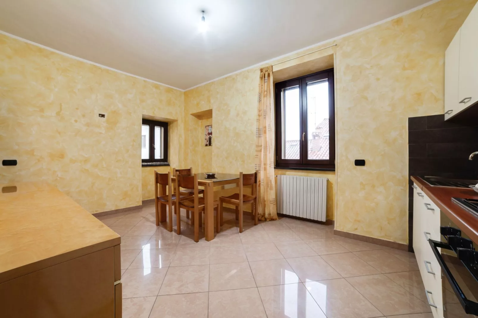 Casa Rosanna-Dining room