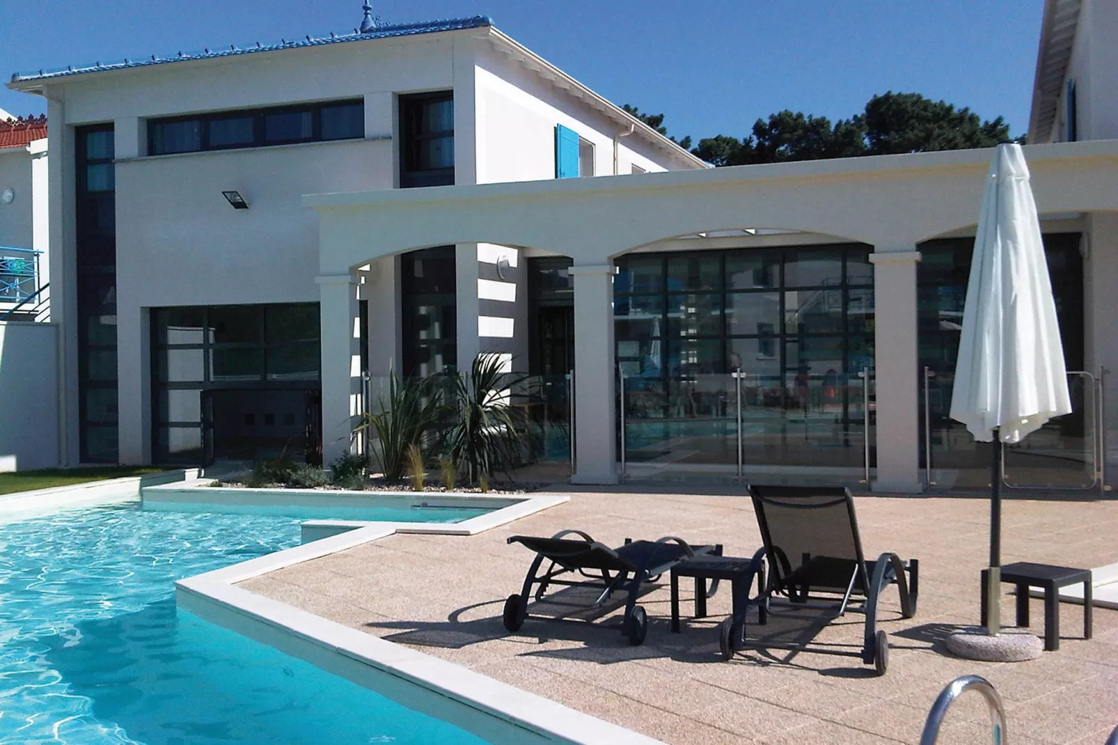 Les Carrelets 1-Pool