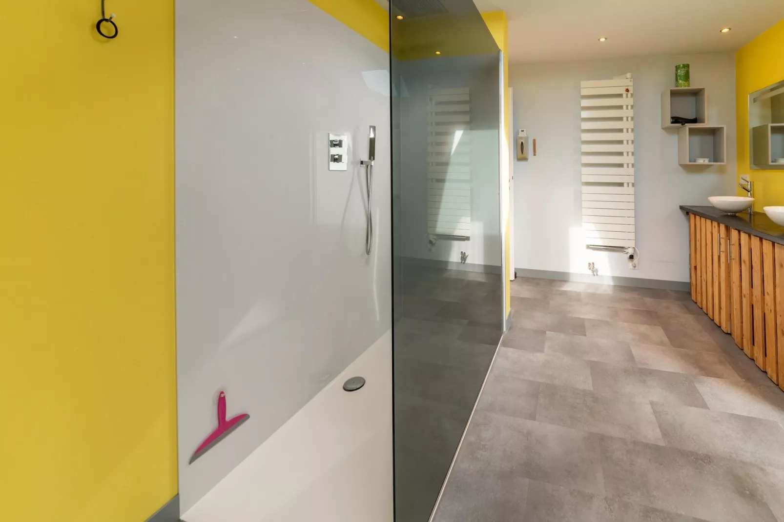 Elveno-Bathroom