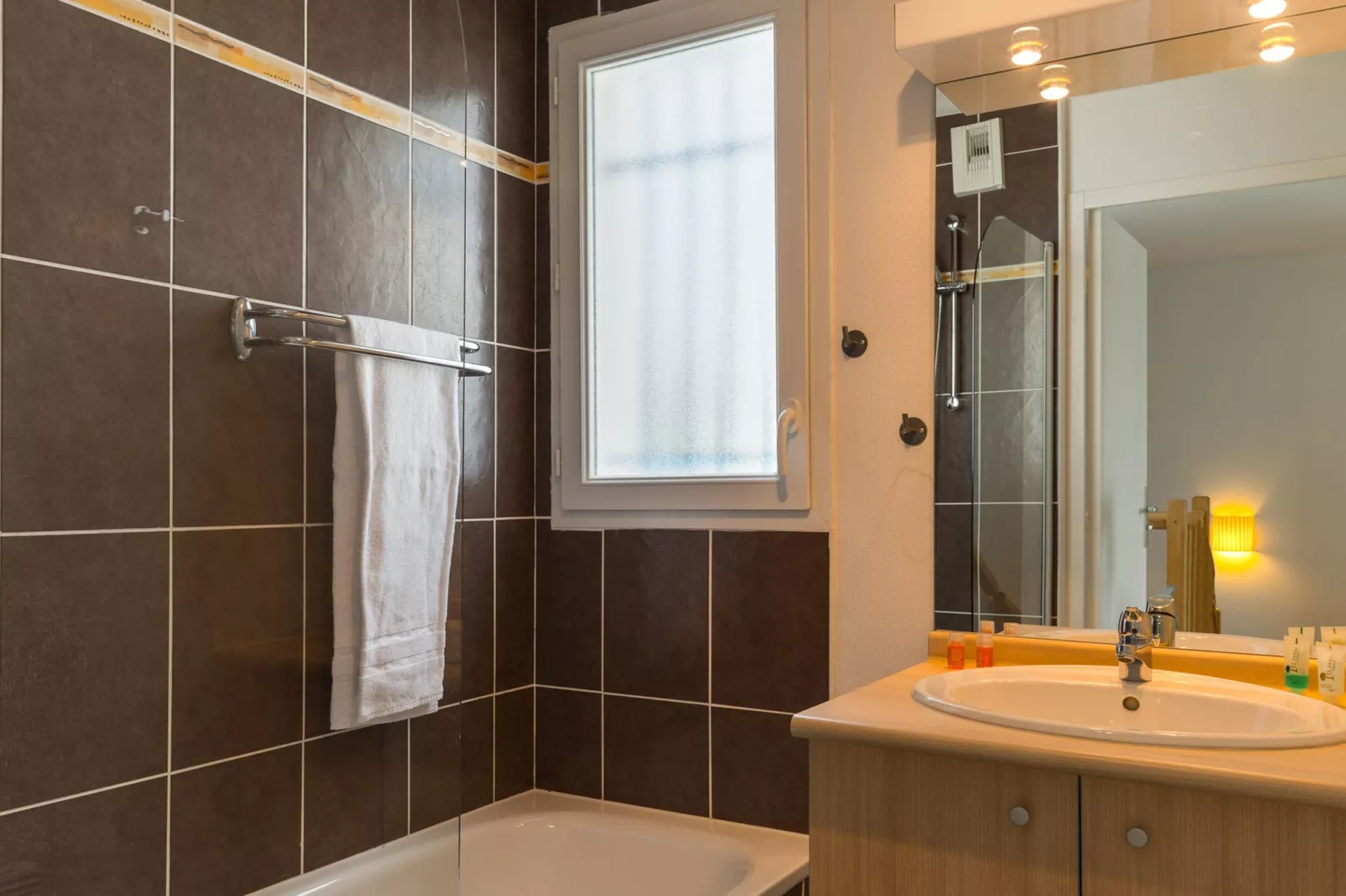 Les Carrelets 1-Bathroom