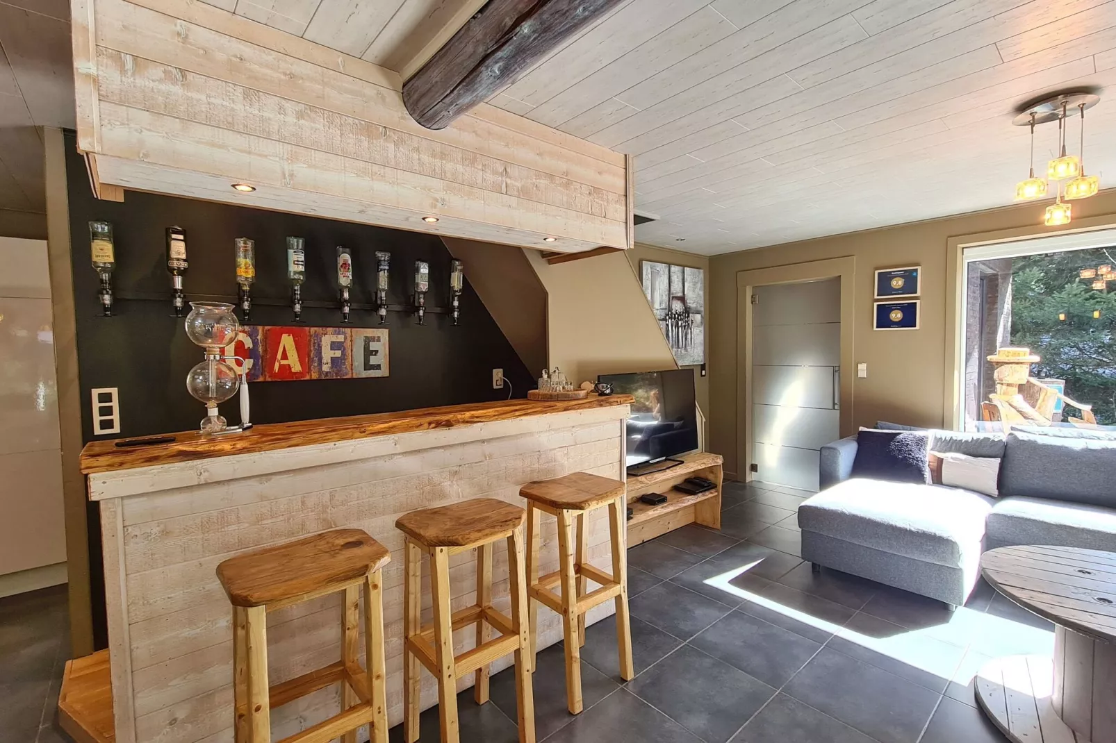 ENTRE L'EAU-Living room