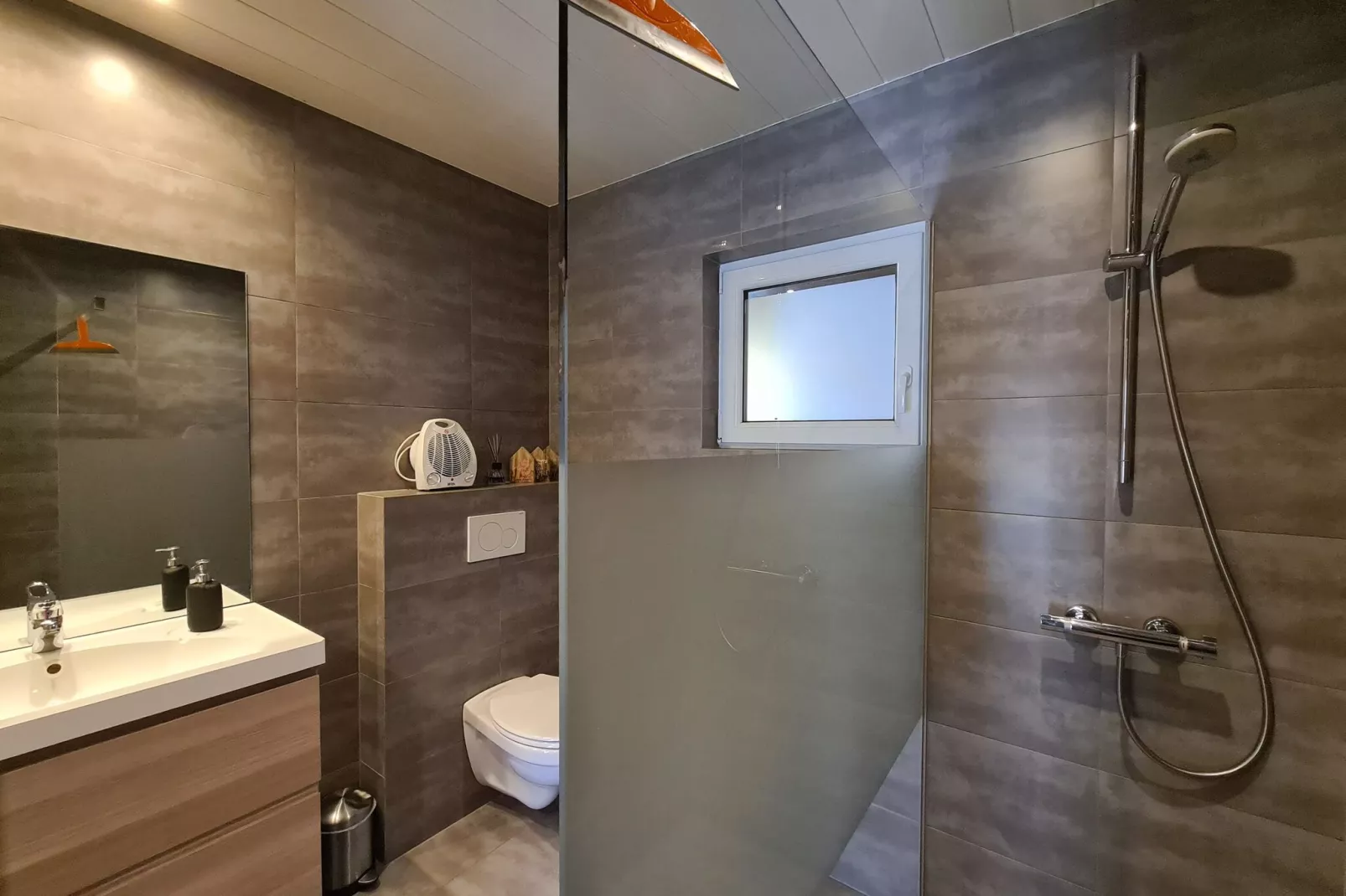 ENTRE L'EAU-Bathroom