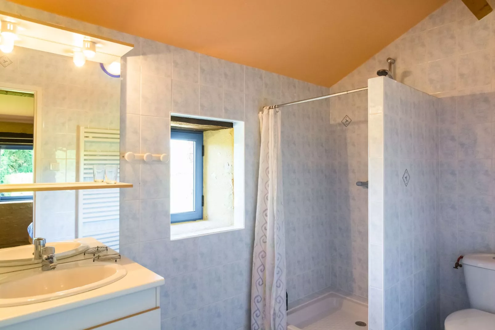 Maison de vacances Salles de Belvès-Bathroom