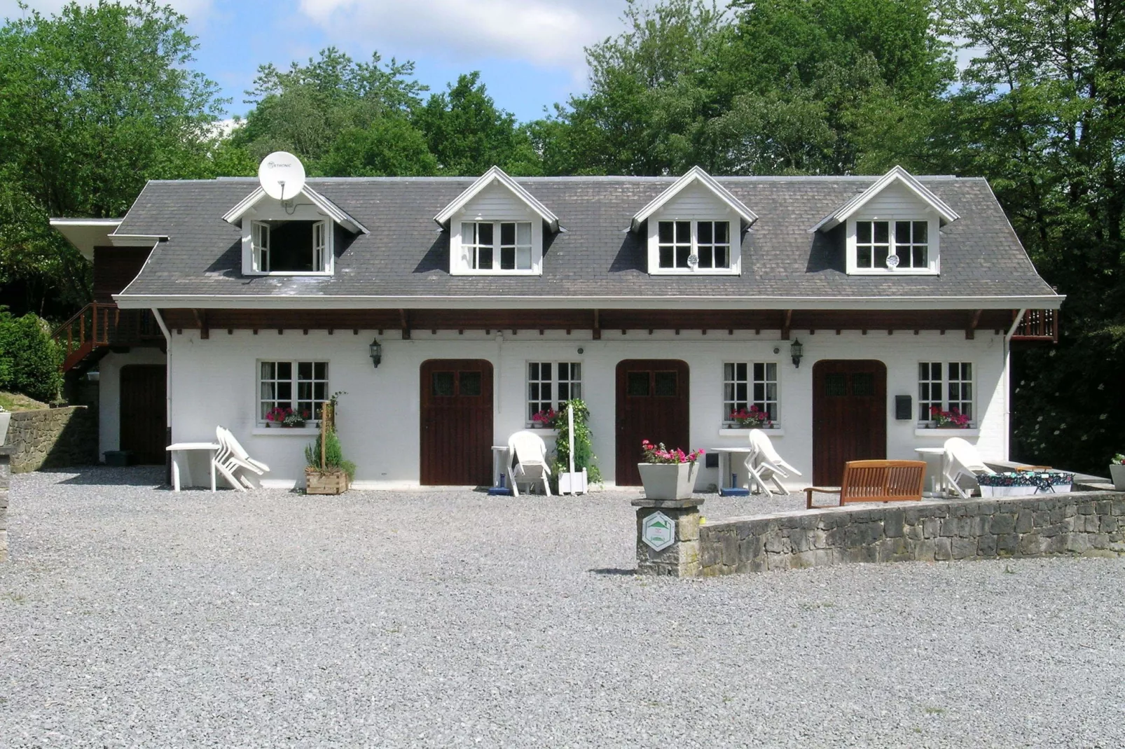 Domaine De L'Ecureuil 1-Exterior summer