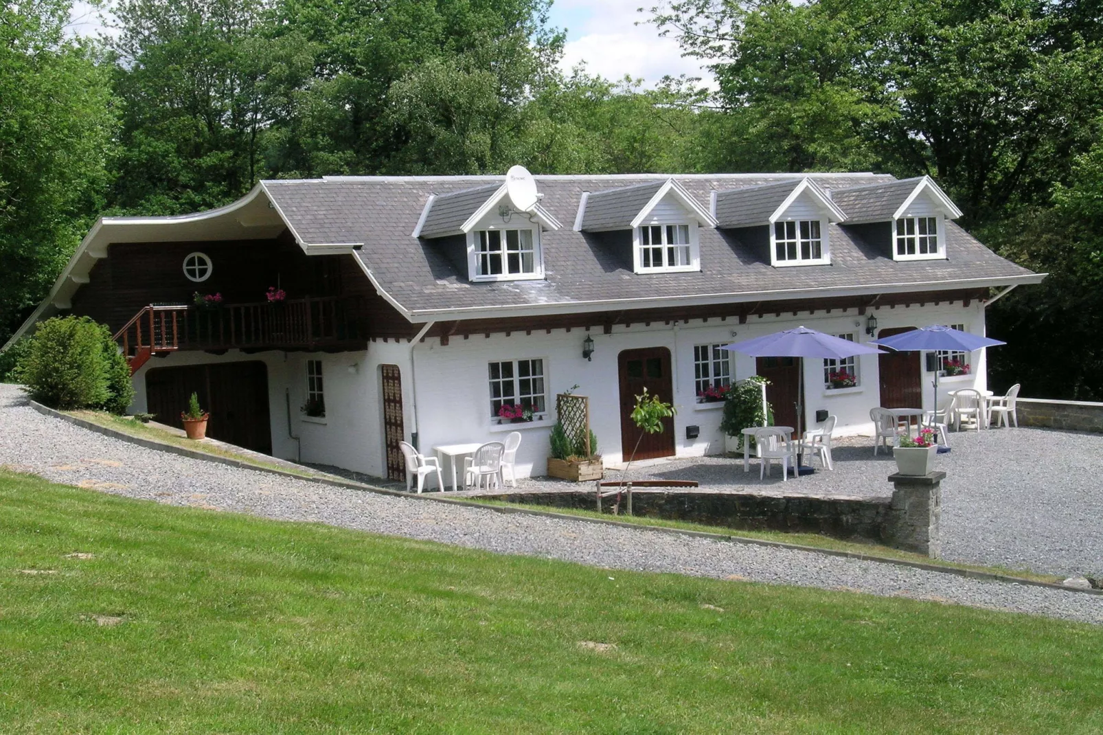 Domaine De L'Ecureuil 1-Exterior summer