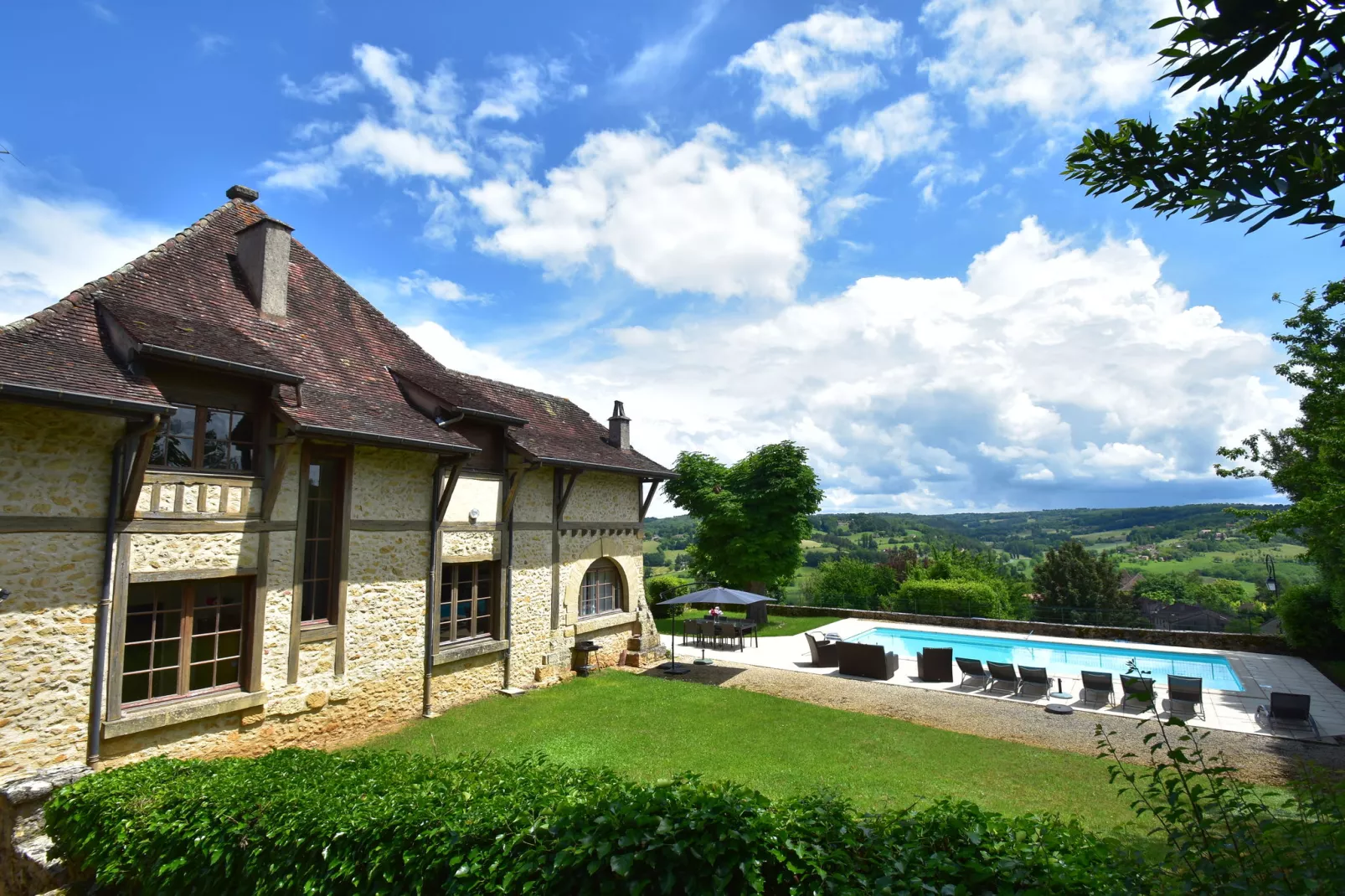 Demeure de charme Belves-Exterior summer