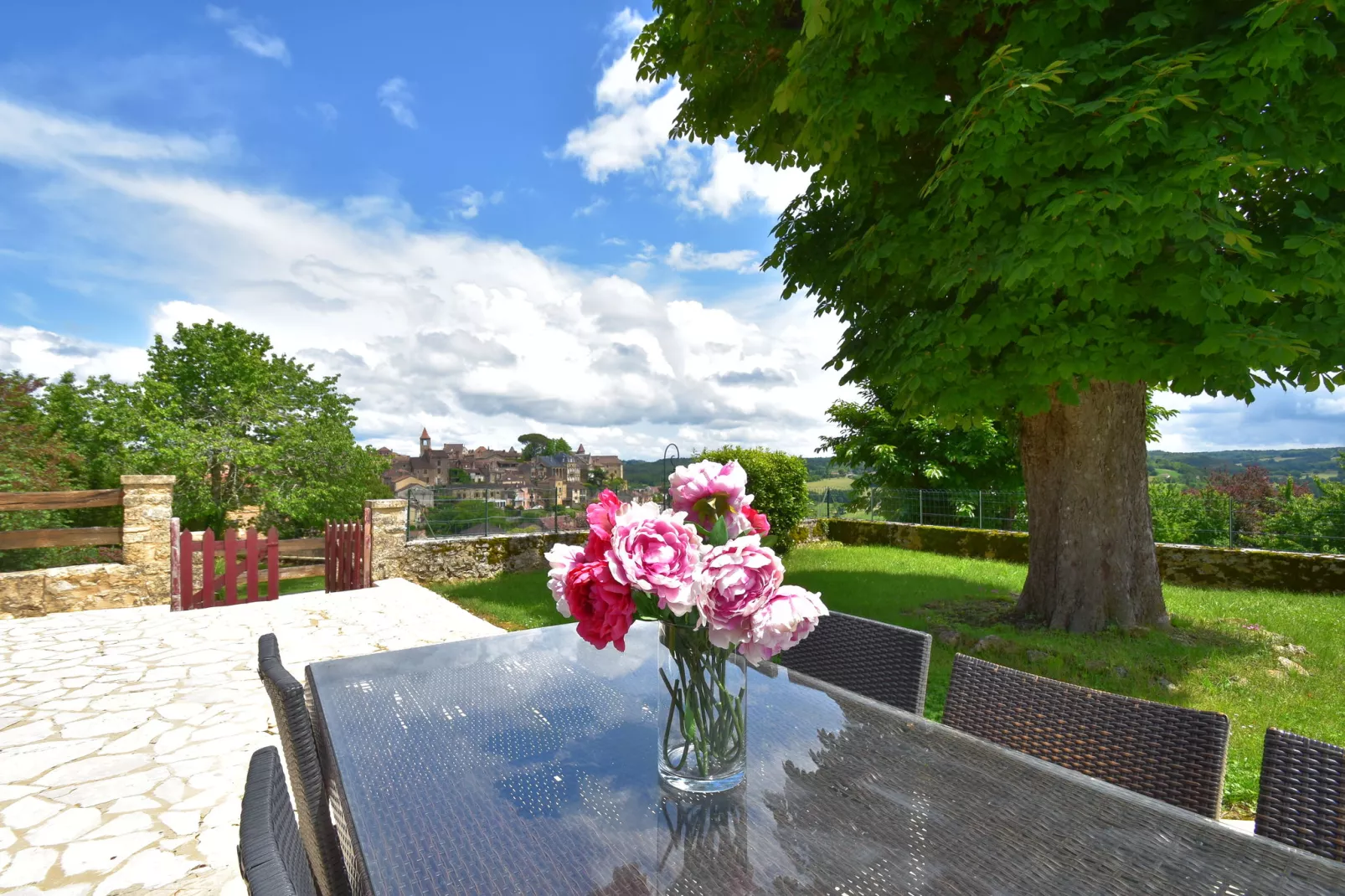 Demeure de charme Belves-Terrace balcony