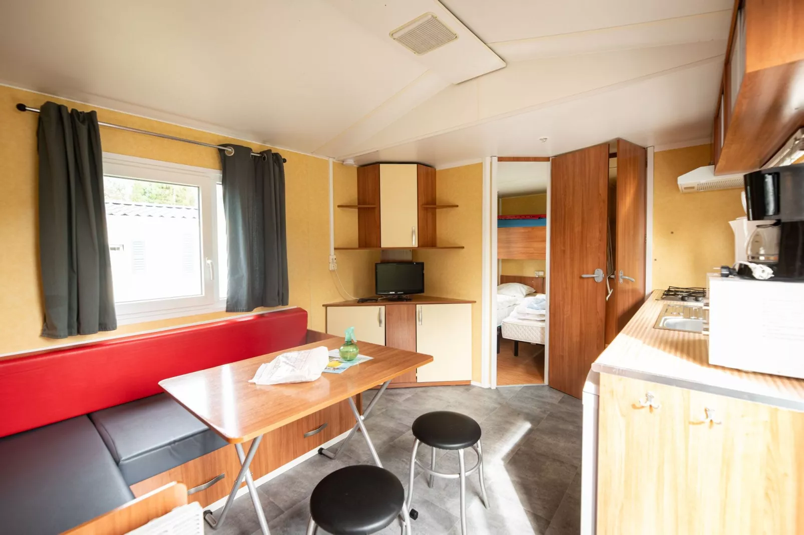 Camping Petite Suisse 1-Living room