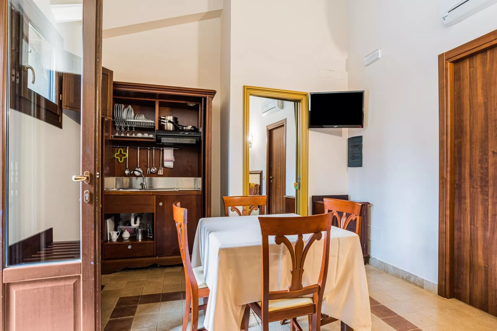 Trilo Carlentini-Dining room