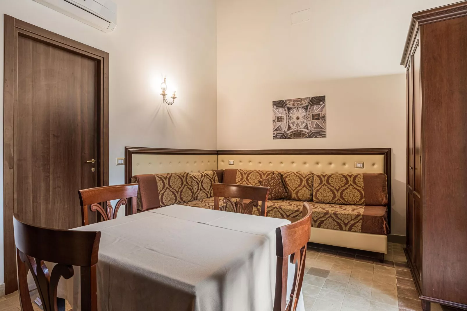 Trilo Carlentini-Dining room