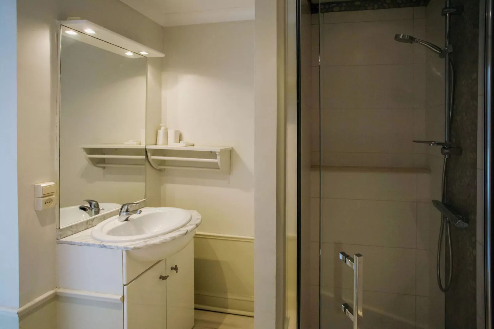 Nynfea-Bathroom