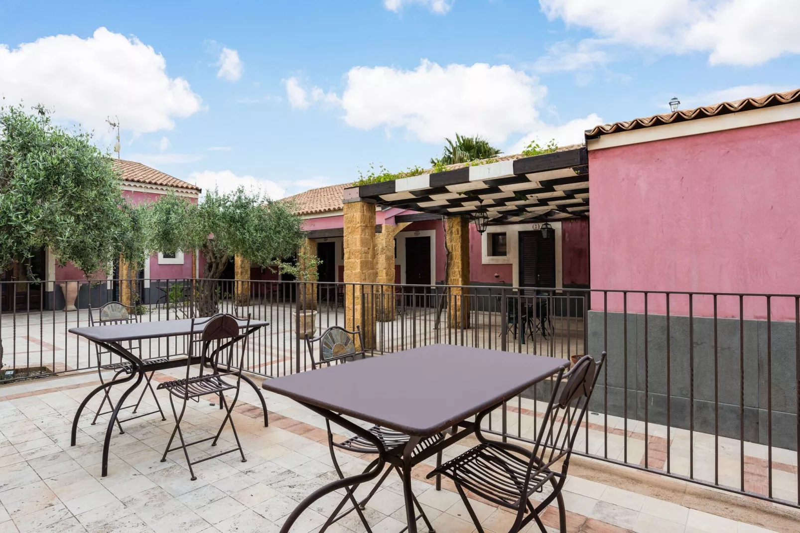 Trilo Carlentini-Terrace balcony