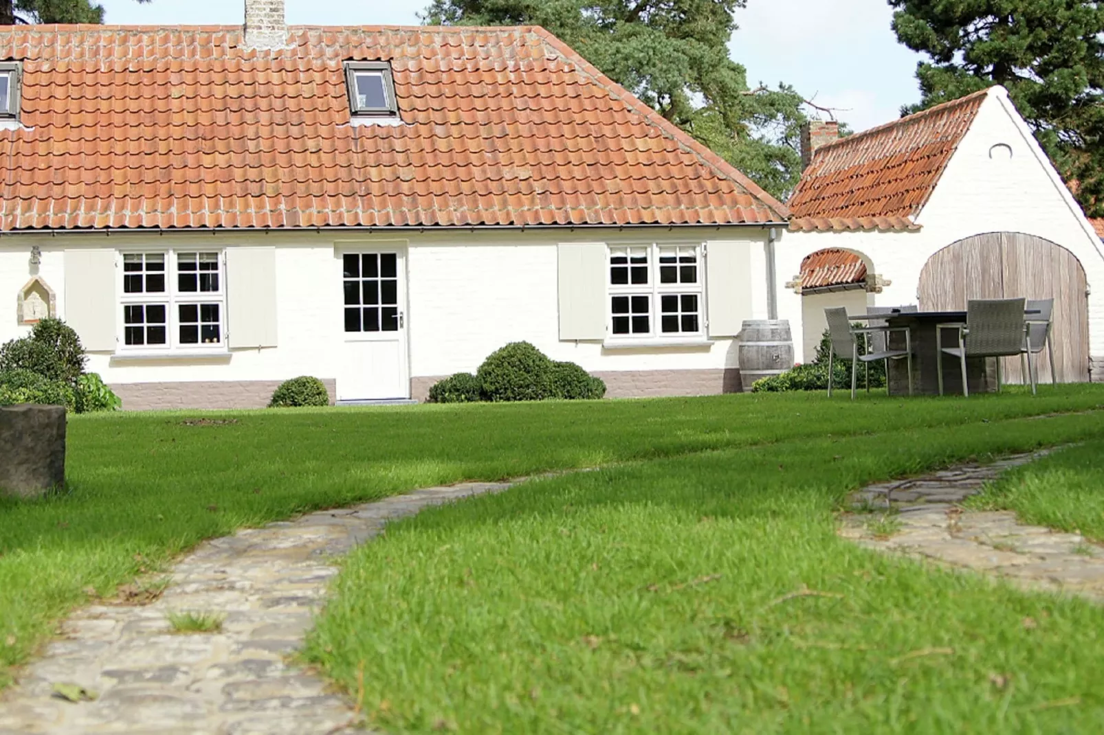 Villa Deman-Exterior summer