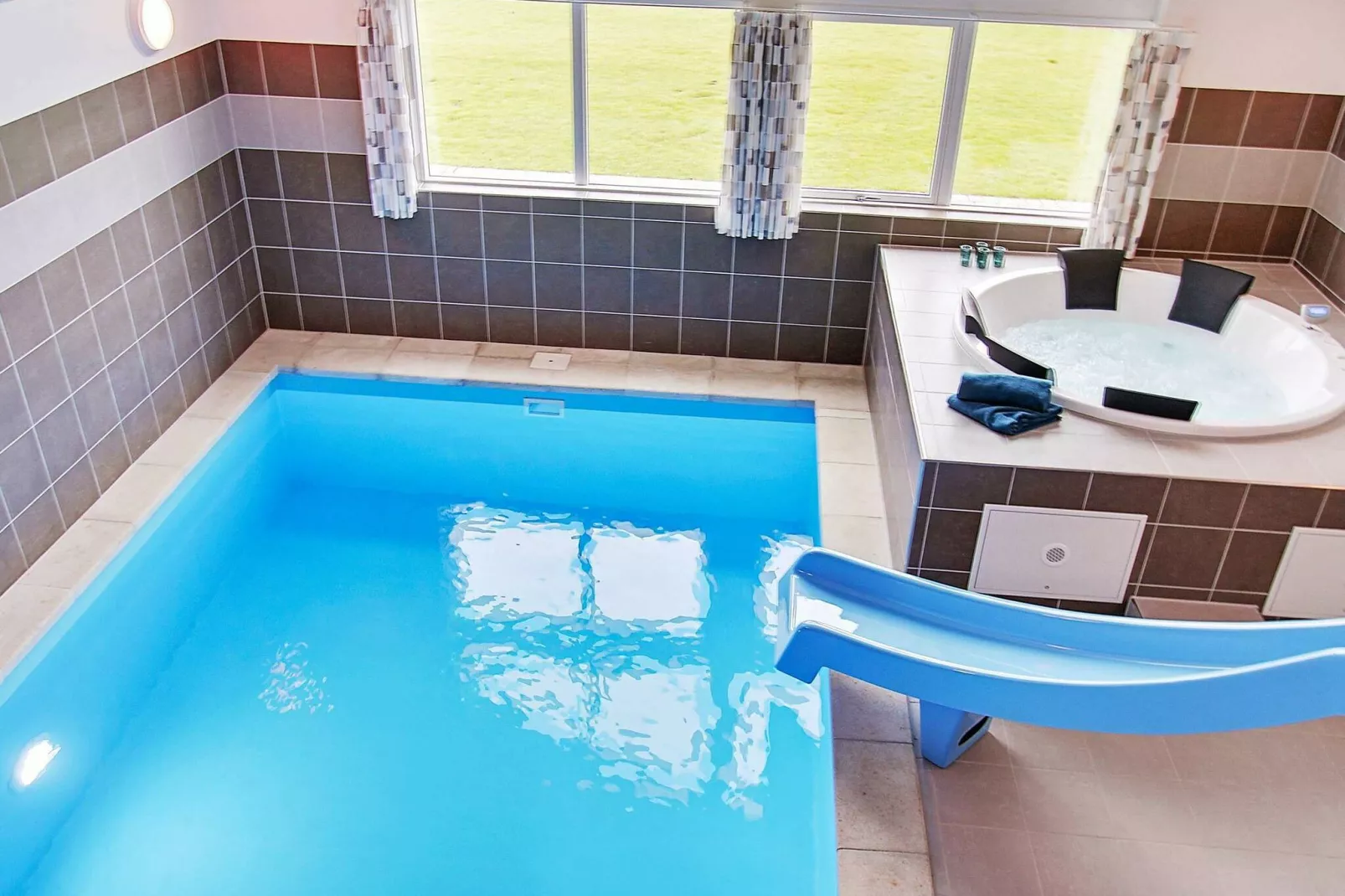 TYP 239-Pool