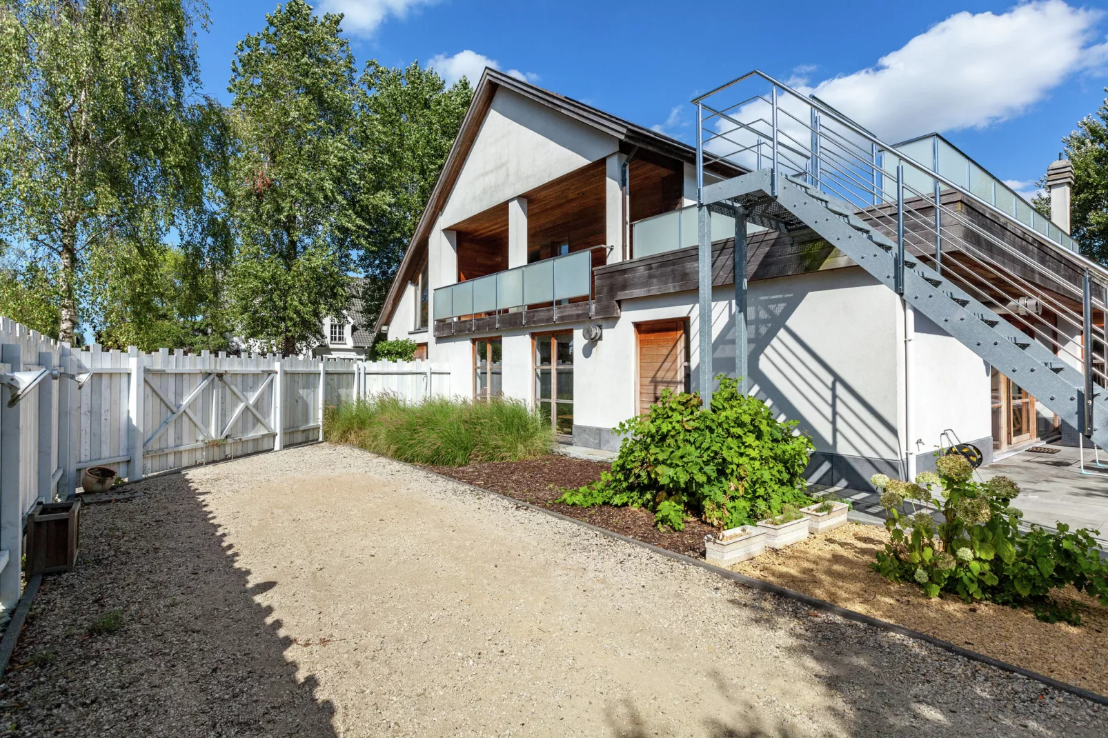 L'oree-Exterior summer