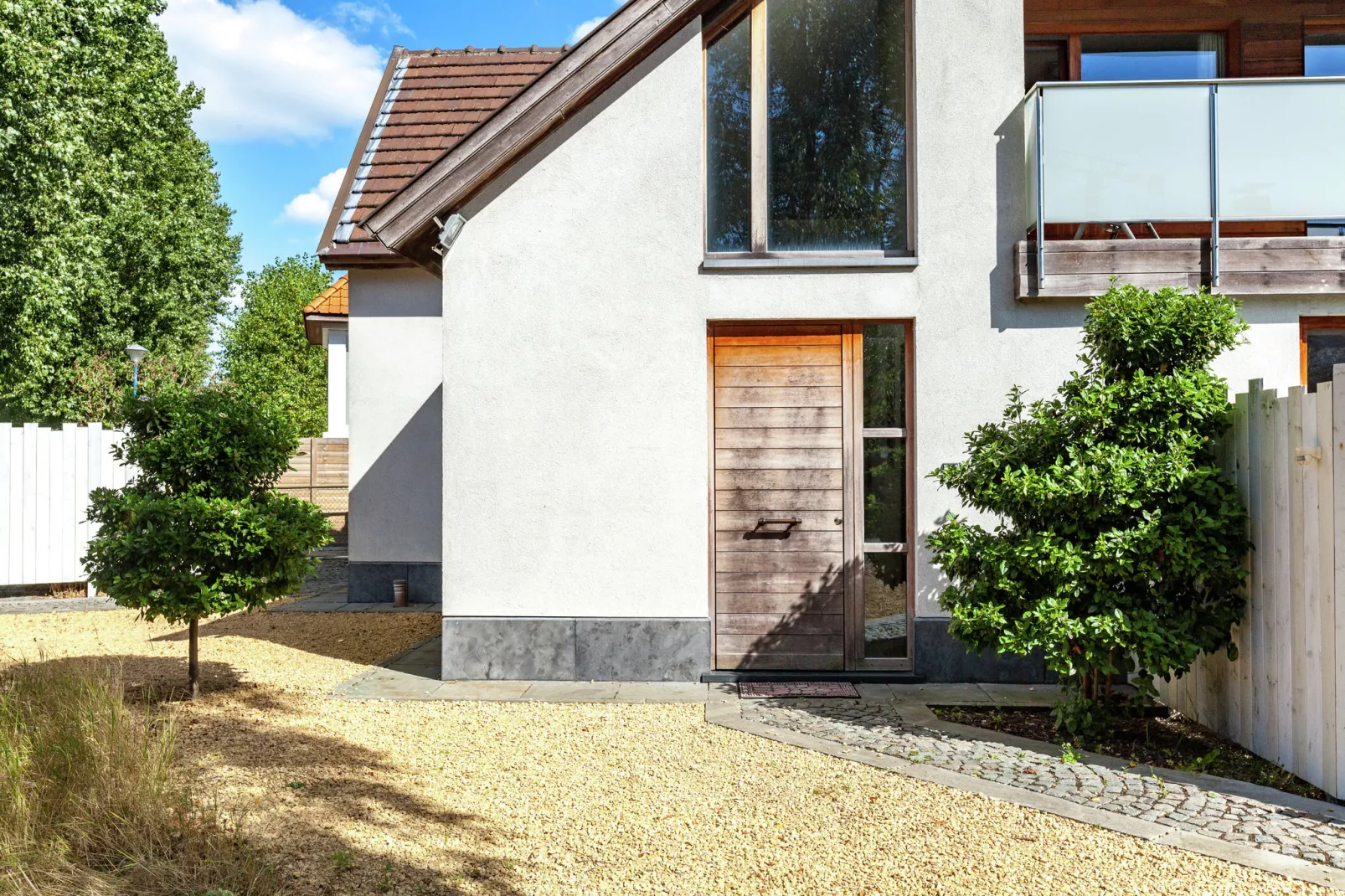 L'oree-Exterior summer