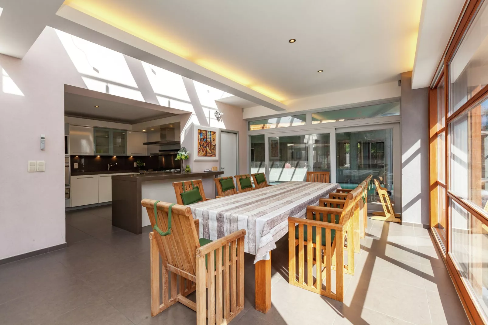 L'oree-Dining room