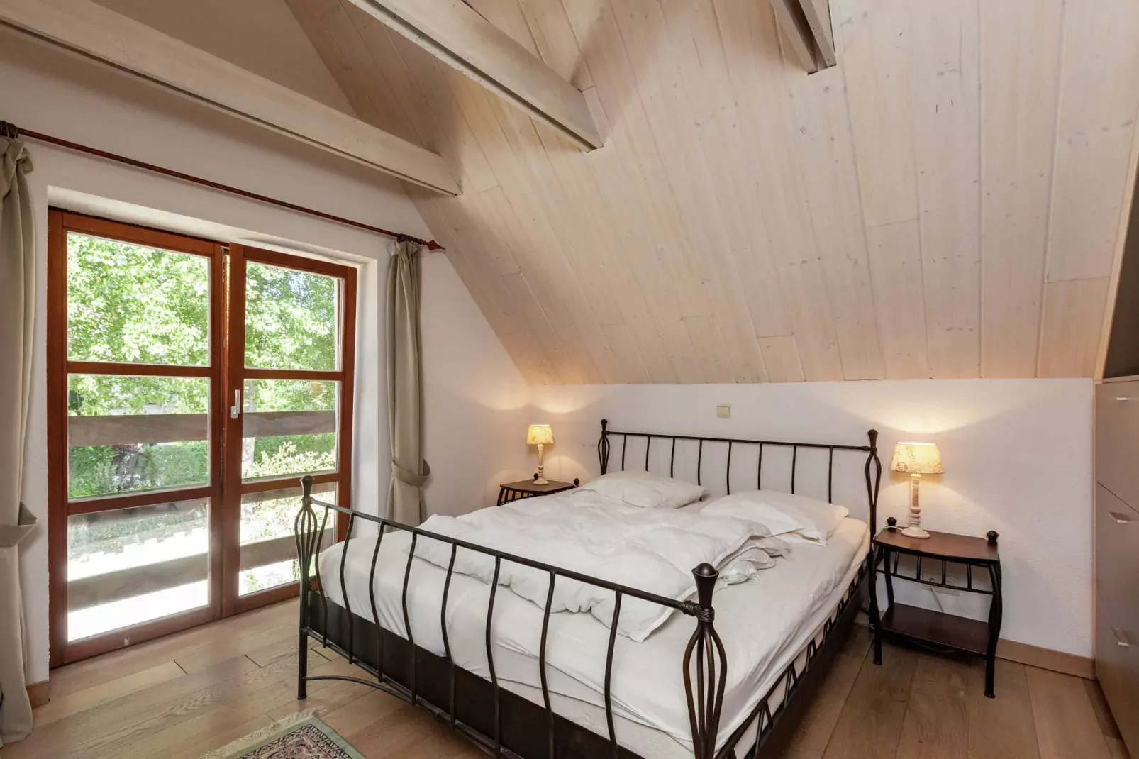 L'oree-Bedroom