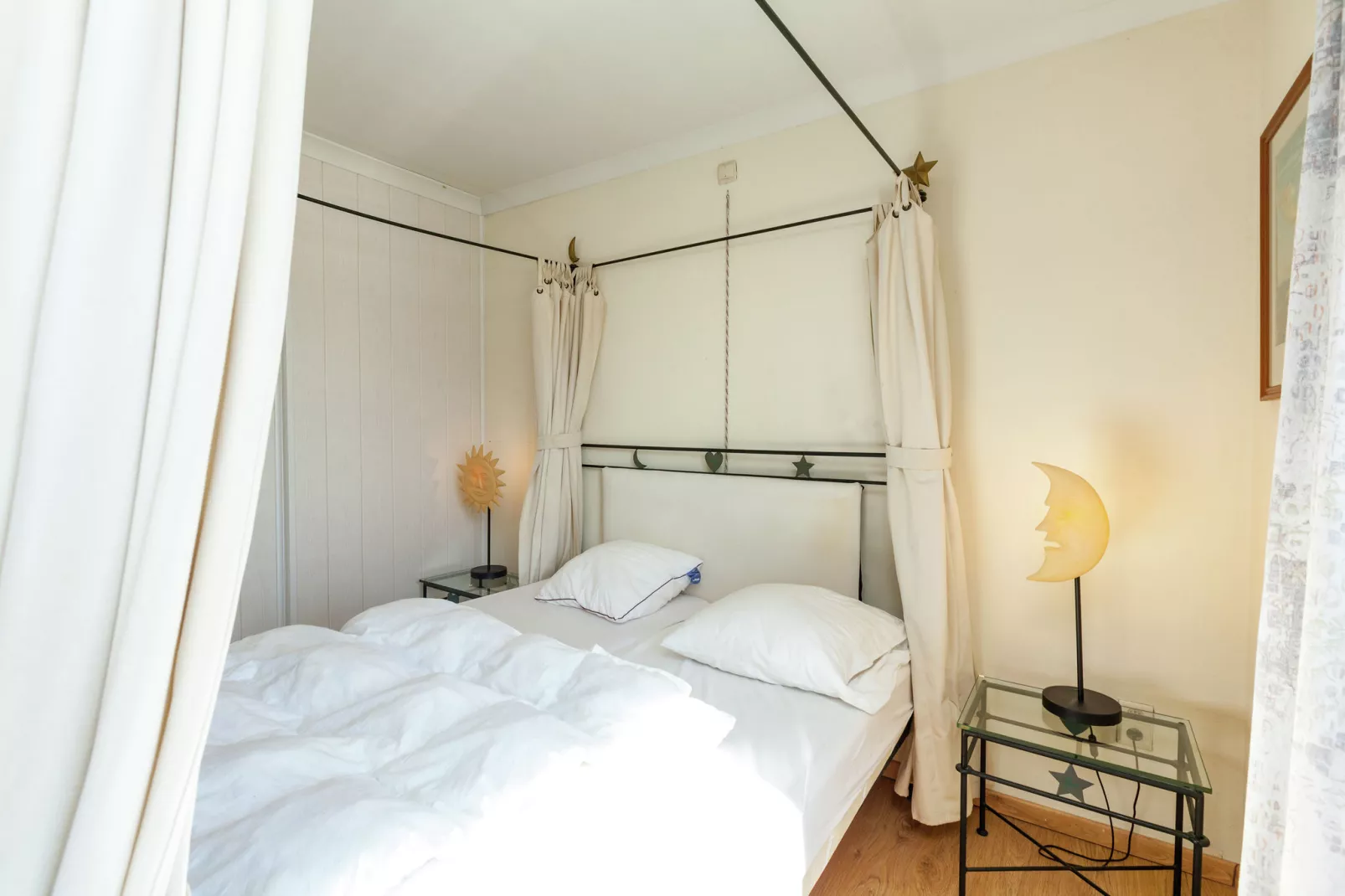 L'oree-Bedroom