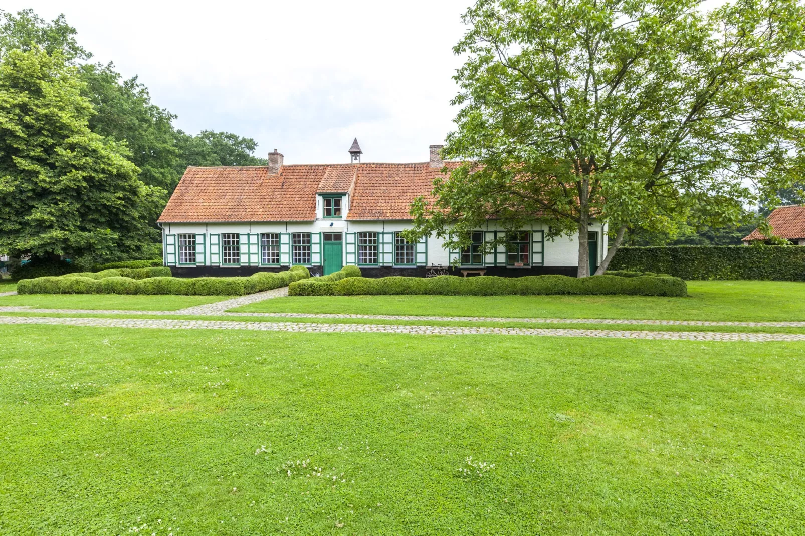 Goed van den Bogaerde-Exterior summer