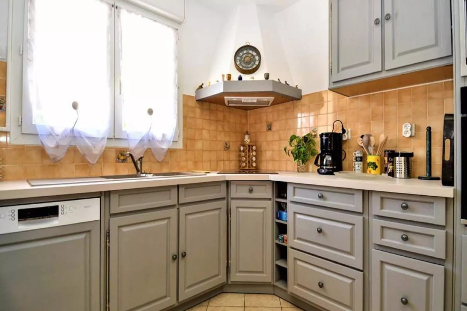 VILLA LA VERNEDE-Kitchen