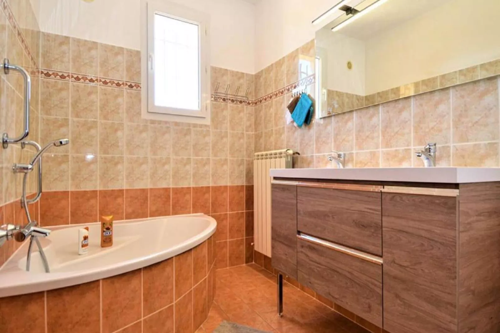 VILLA LA VERNEDE-Bathroom