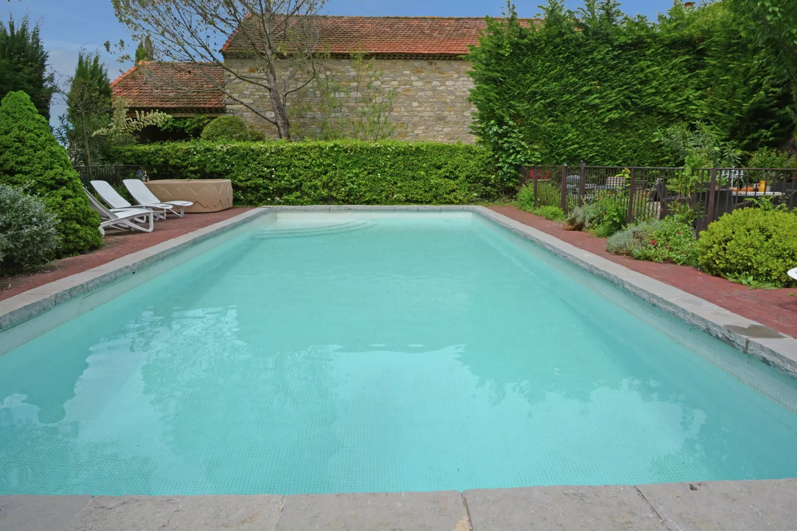 Chez l'antiquaire-Pool